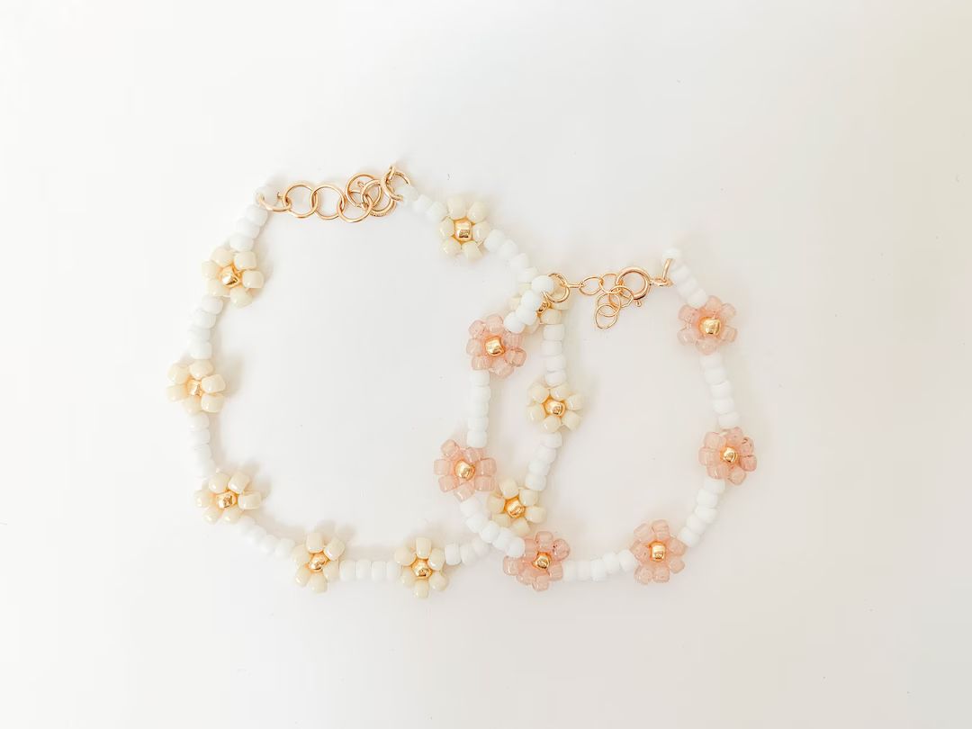 Daisy flower bracelet in baby bracelet and adult bracelet sizes - 14k gold filled and stretch | Etsy (US)