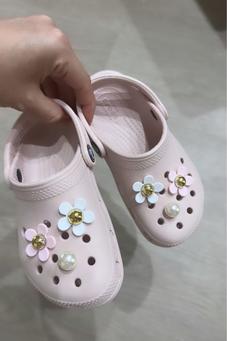 Kennedy’s new crocs and charms! 

I honestly found these super easy to put in. They were only $6 for a pack of 20 👏🏼


Toddler shoe, crocs, shoe charms, croc charms, flowers, blush pink , pearls 

#LTKshoecrush #LTKfamily #LTKkids