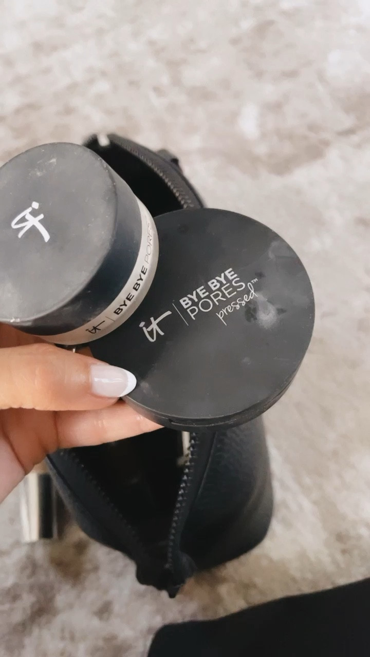 It Cosmetics, setting powder, makeup #StylinbyAylin 

#LTKunder100 #LTKstyletip #LTKSeasonal