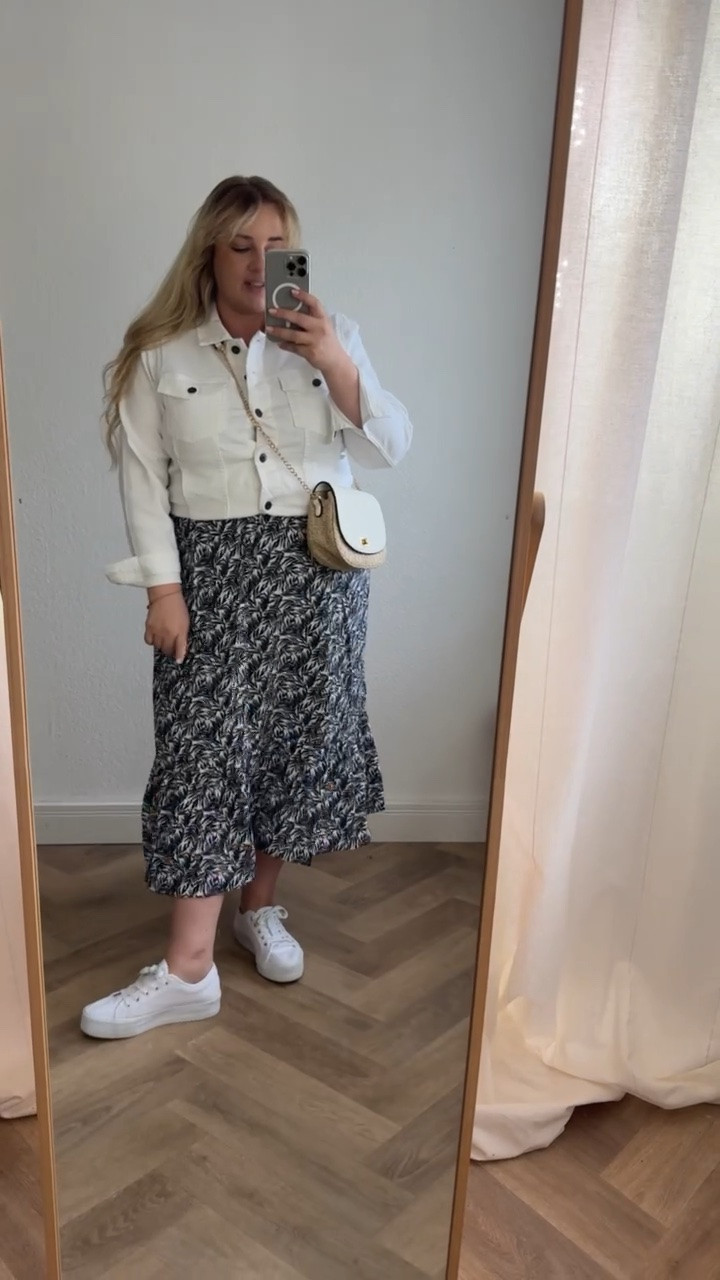 Kleid und Jeansjacke = Perfect match ❤️

#plussizefashion #muster #kleid #curvy #summerdress

#LTKplussize #LTKdeutschland #LTKkleider