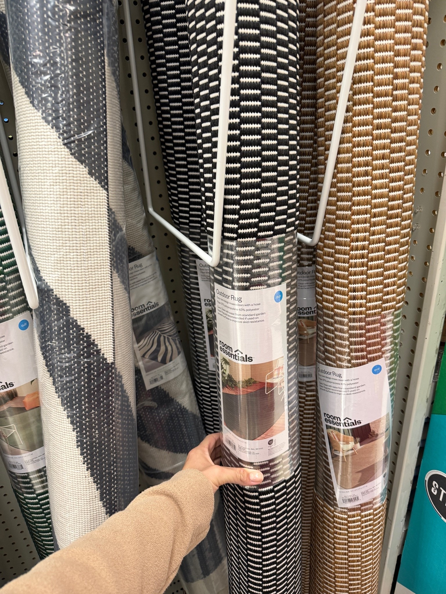 Outdoor rugs + pillows + planters are 40% off!!