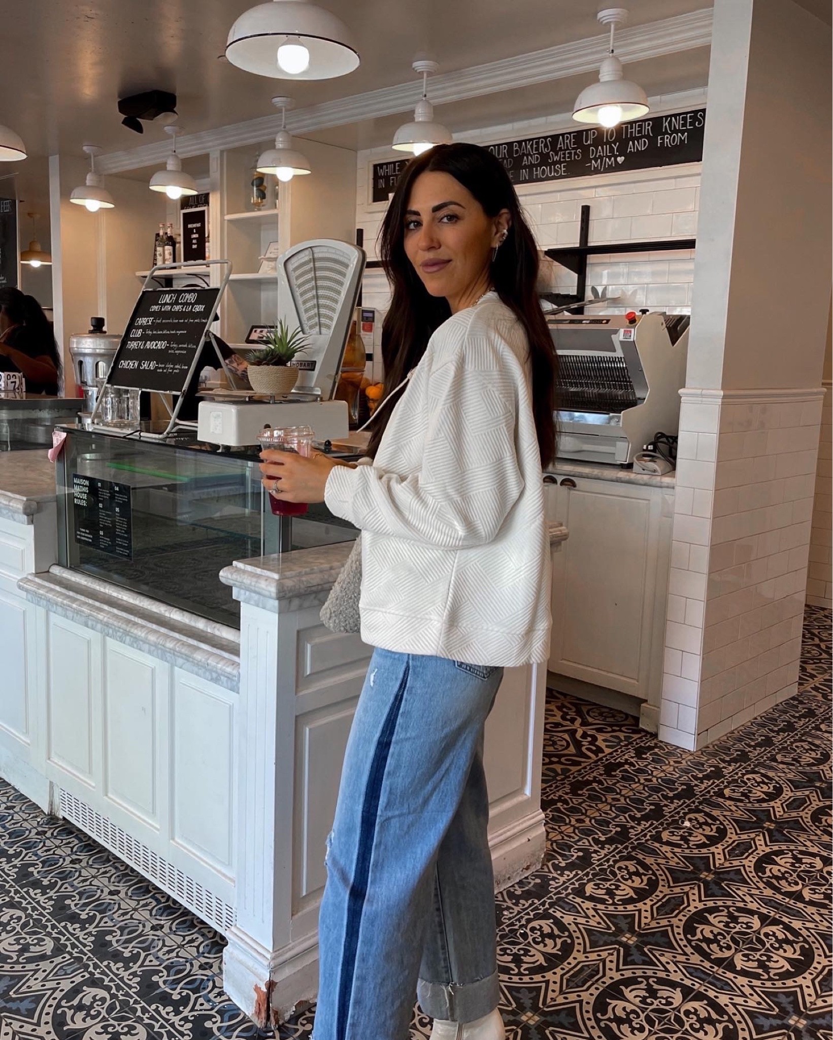 Comfy casual outfit — use SUGARED15 for 15% off! 

oversized cream sweater (small) denim jeans (27)


#LTKSeasonal #LTKstyletip #LTKunder50