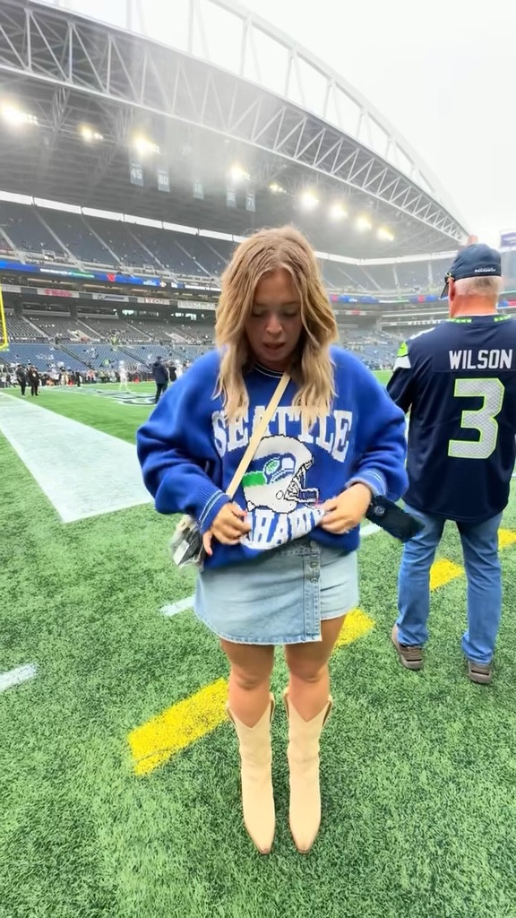 Midsize Game Day Outfit 💙💚 Wearing an XL in the sweater but they run extremely oversized. I wish I would have grabbed a large! Wearing a 32 in the skort. Also included my stadium approved bag. 🫶🏻

#LTKMidsize #LTKFindsUnder100 #LTKSeasonal