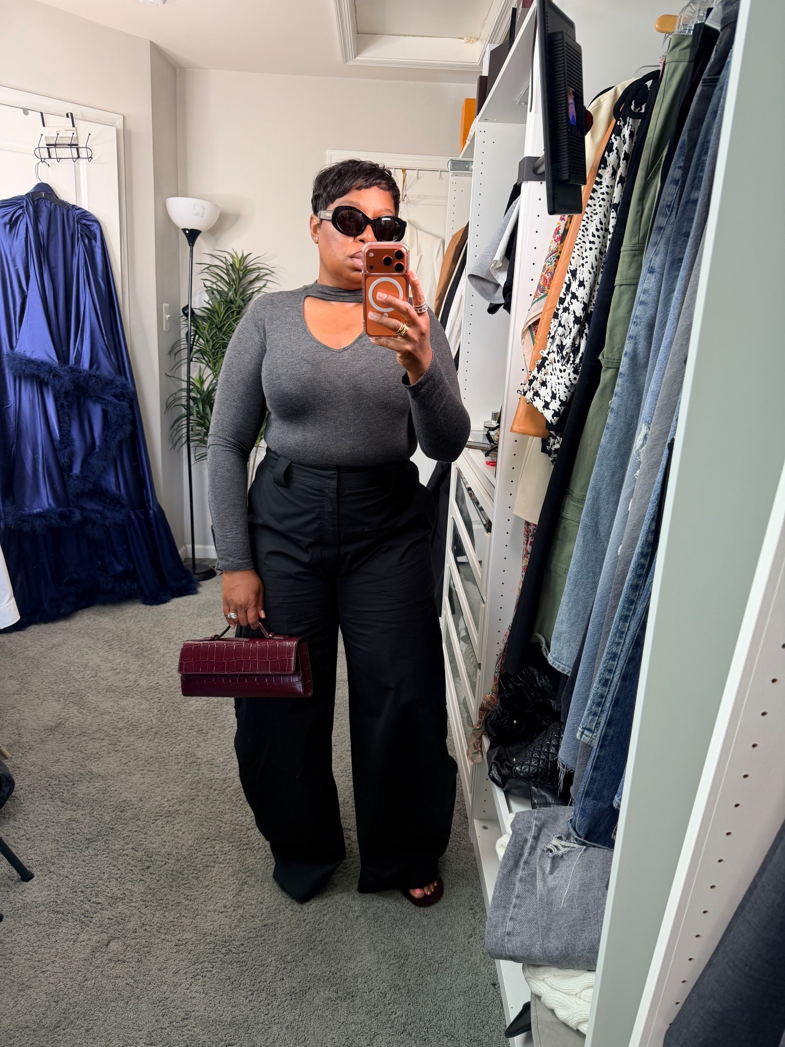 Cargos, clutch

#LTKStyleTip #LTKMidsize