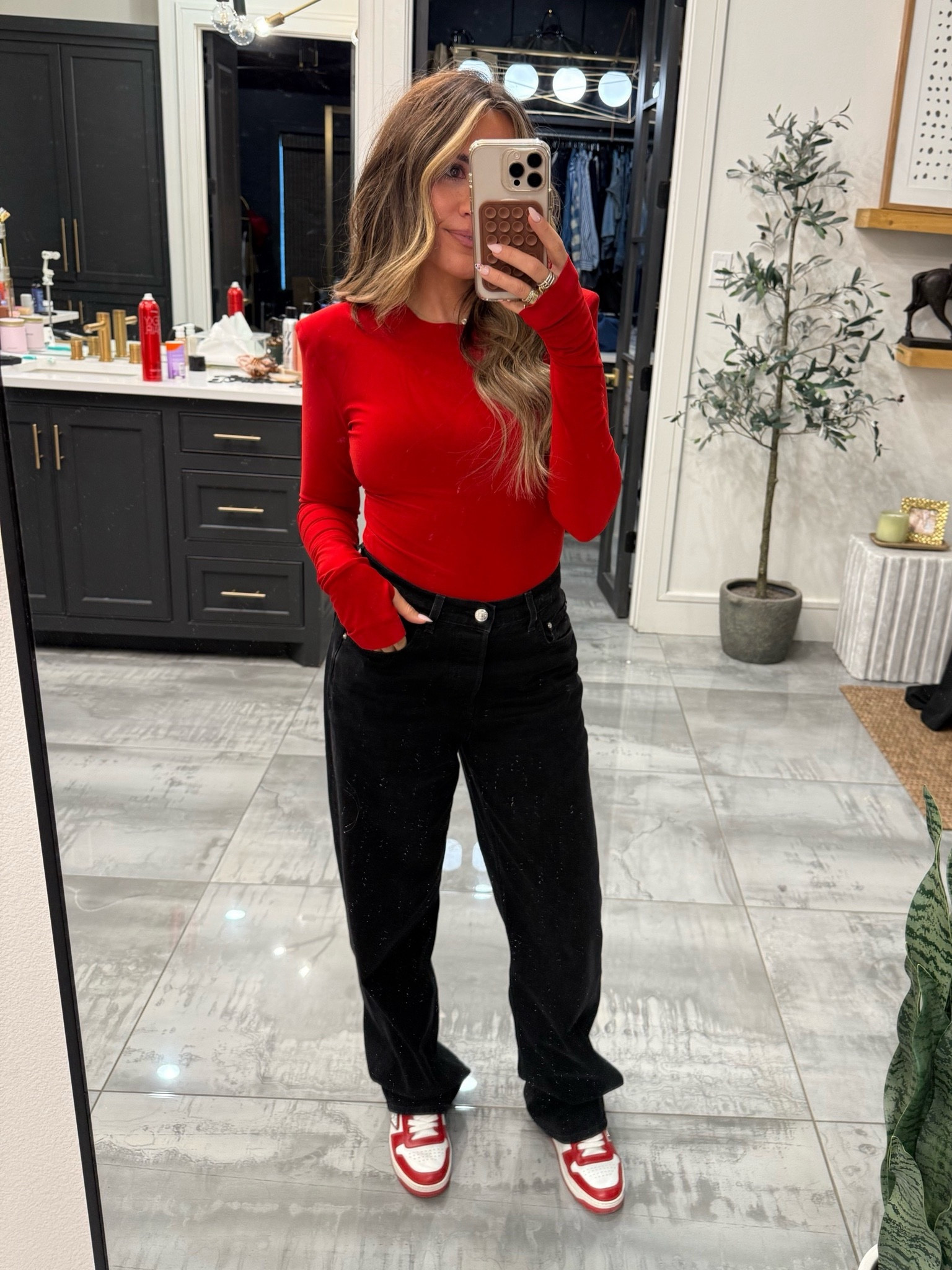 Loving this game day fit!!

game day outfit, game day look, outfit inspo, long sleeve ootd, black jeans, women’s fashion, styling tip 

#LTKSeasonal #LTKStyleTip