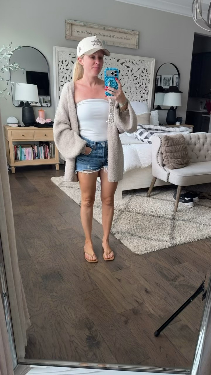 My favorite tube top from Target! Everything else is linked on my Amazon storefront 💗💗