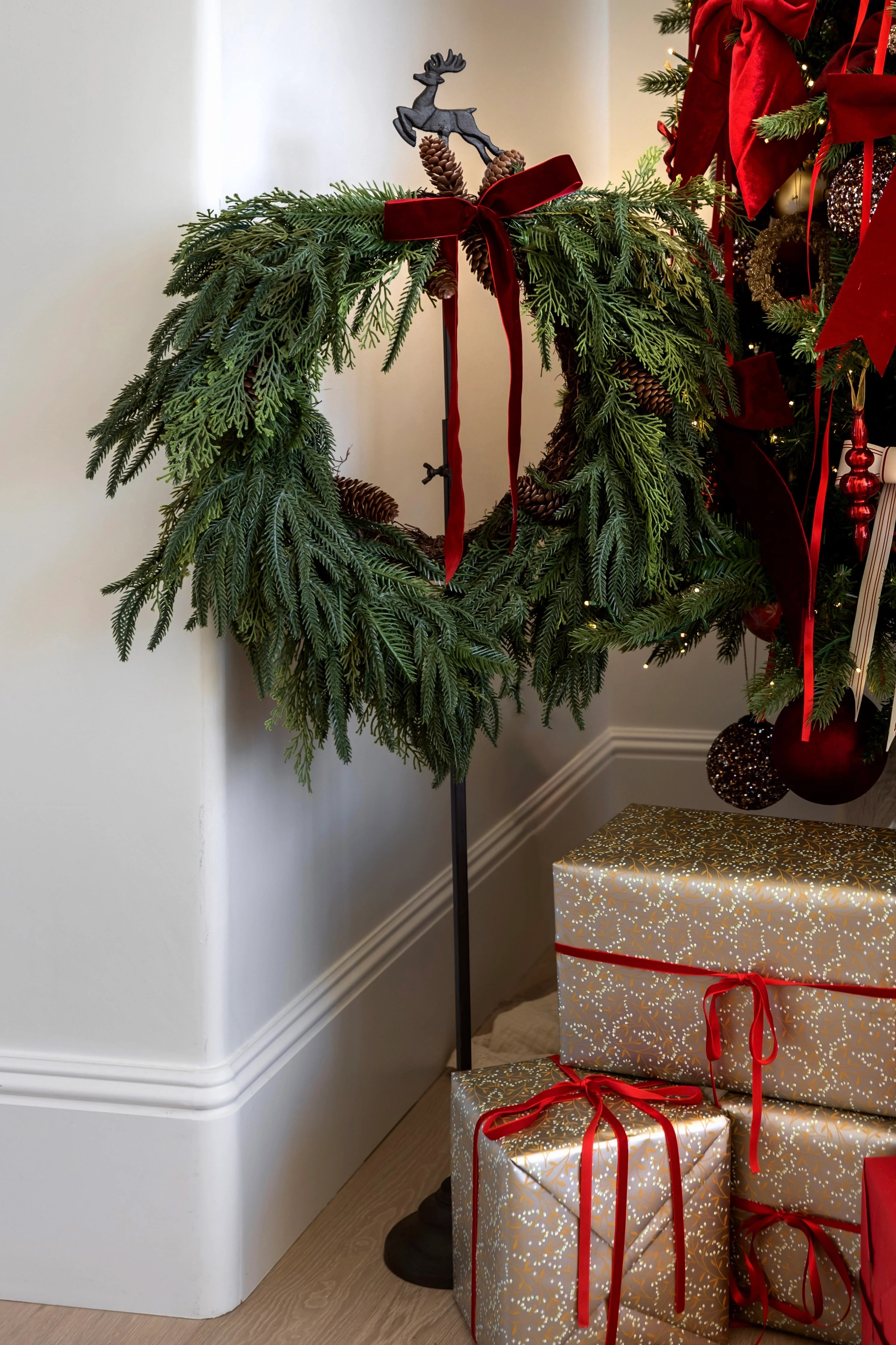 Iron Deer Wreath Holder - 2 Colors | THELIFESTYLEDCO