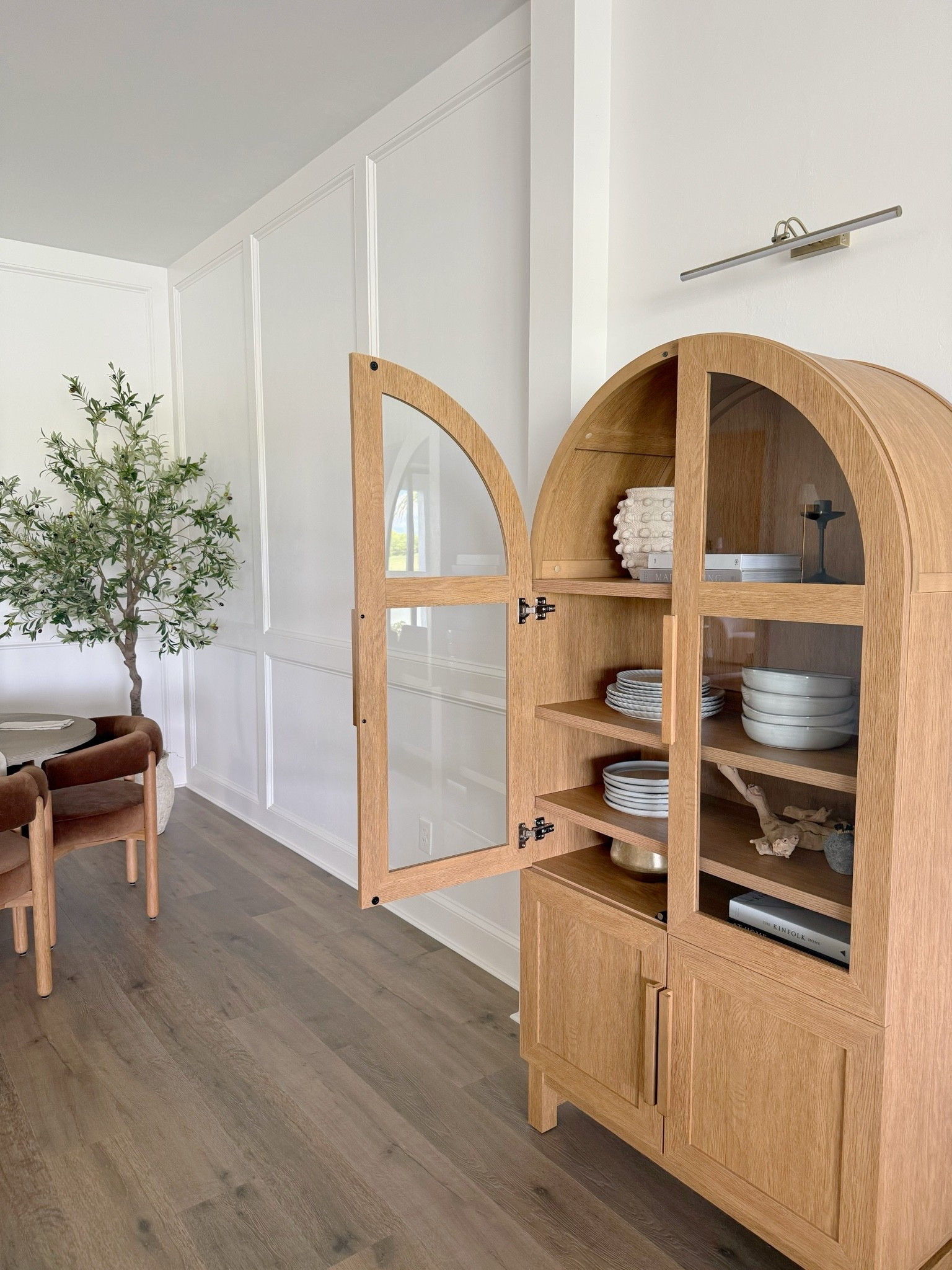 Arched display cabinet under $350!! 

Dining room, living room, organic modern, dining room decor, dining room styling, arched cabinet, display cabinet 

#diningroom #diningroominspo #archedcabinet #walmart #diningroomdecor

#LTKHome