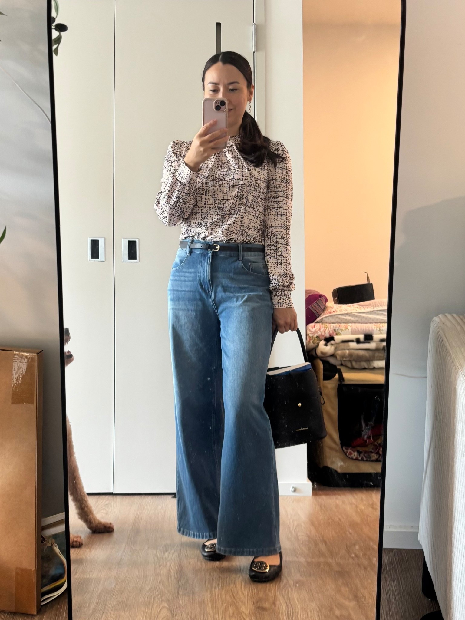 Can we talk about this Amazon blouse?! 🤍

It looks way more expensive than it is. The fabric is smooth, slightly satin-y, and so comfortable.

Wore it with Halara wide leg pants, an Amazon belt, and Tory Burch ballet flats for church today.

10/10 easy elevated outfit.
Everything is linked in LTK 🖤

