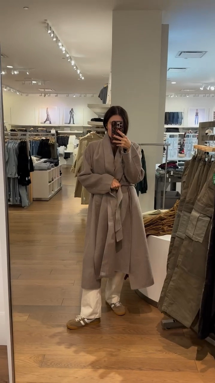 This beautiful Gap coat is on sale for 40% off! Love the scarf detail - it can be removed too. 🤎

Wrap coat, wool coat, gap sale, gap coat, tan jacket, taupe coat, work coat, long coat, scarf coat, scarf jacket, gola sneakers, Christine Andrew 

#LTKSaleAlert #LTKSeasonal #LTKStyleTip