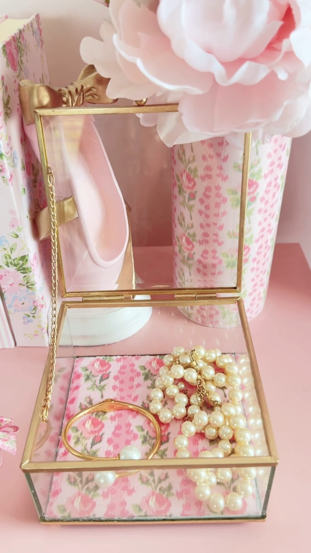 I gave this old jewelry box a glow up and now I’m obsessed! 🤩 

#loveshackfancy #decoupage #diy 

#LTKHome #LTKdayinmylife #LTKmomlife