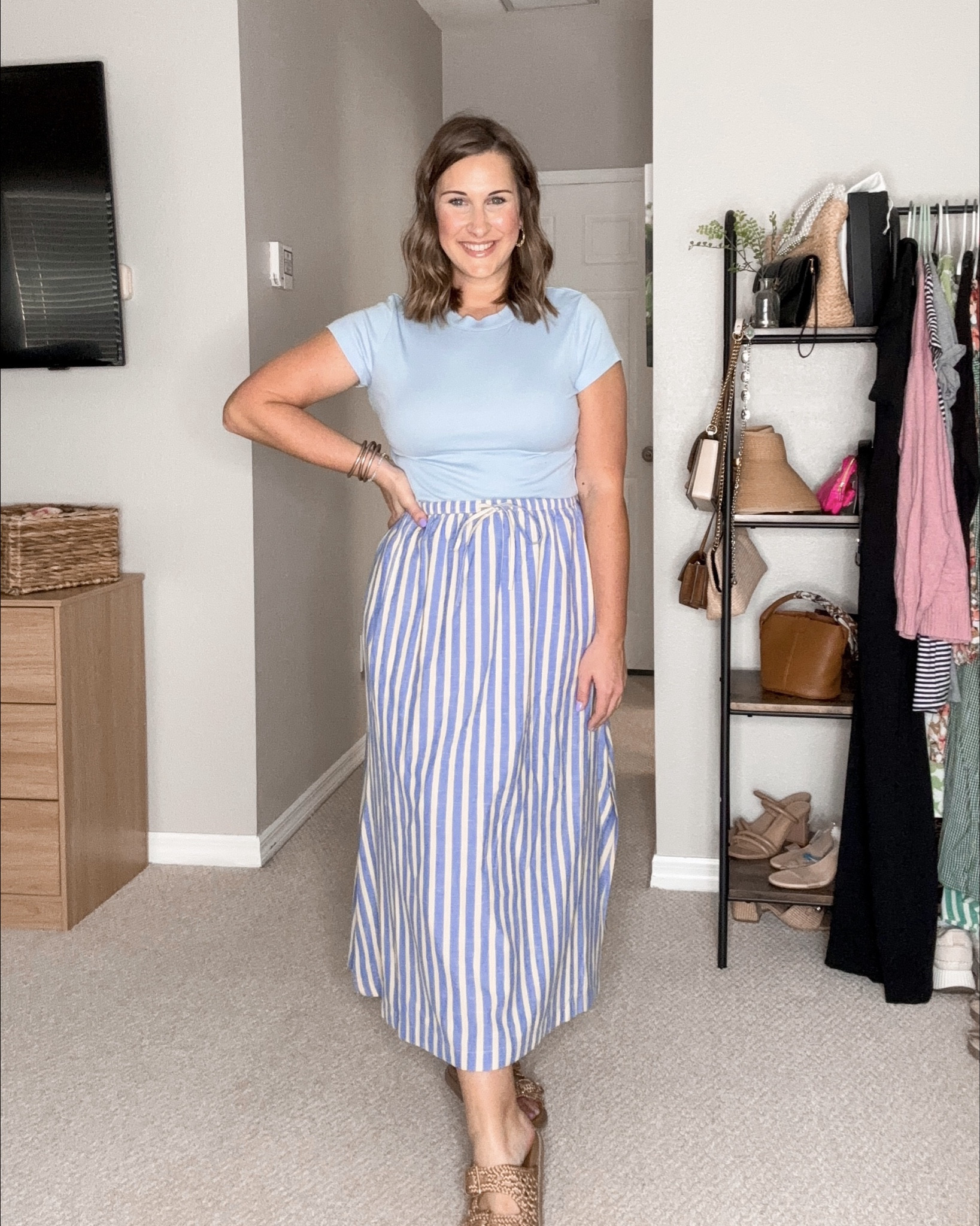 Last week’s best sellers! Target & Aerie for the win 🤩🫶🏻

Linen Maxi Skirt 
Target sandals 
Aerie short sleeve cardigan 
Lemon straw bag
Aerie lace sweatshirt 

#LTKFindsUnder50 #LTKSpringSale #LTKStyleTip