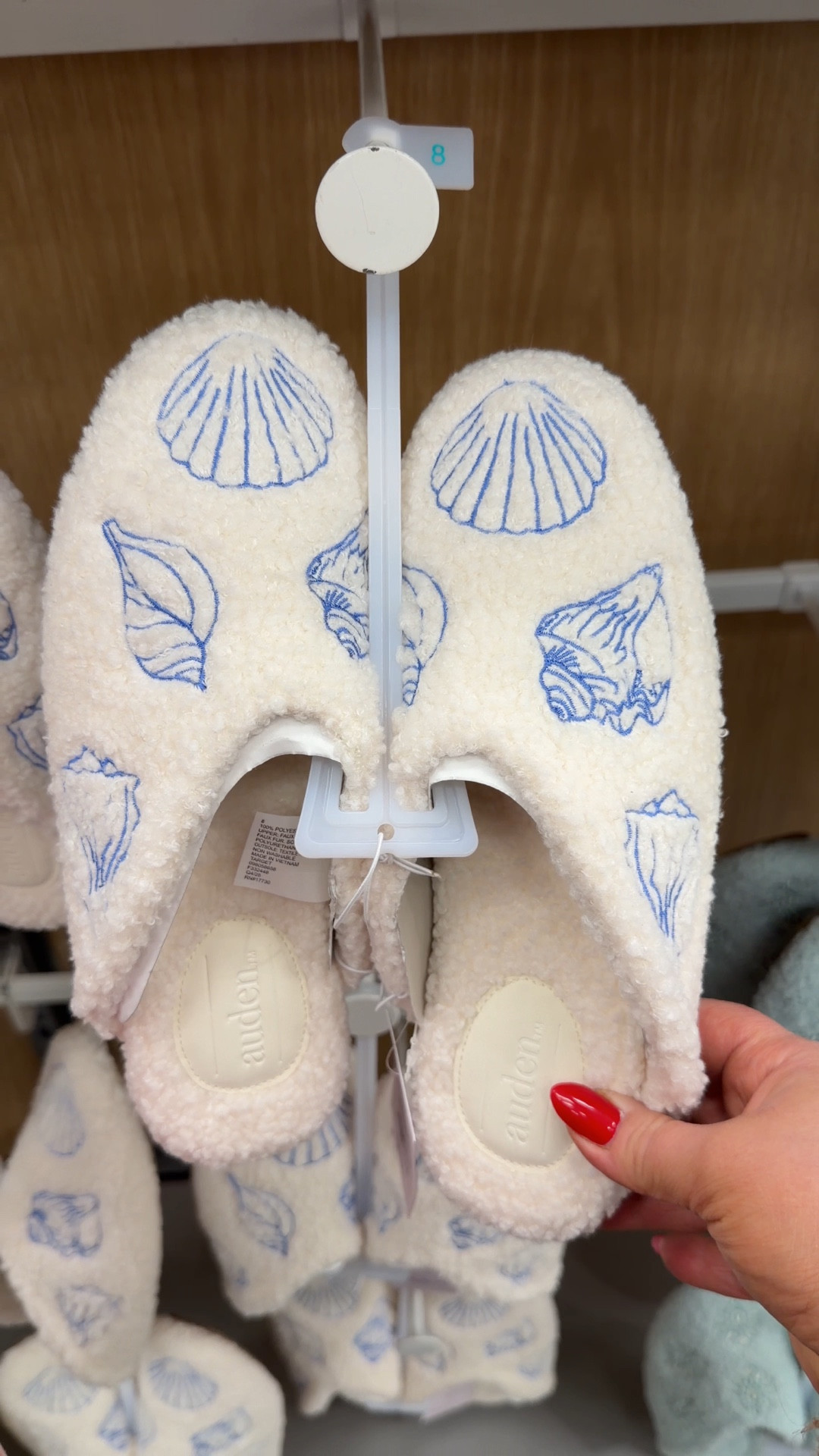 Target has the CUTEST slippers for spring 🍋🍓🌷🐚🍃


#slippers #targetfinds #target 