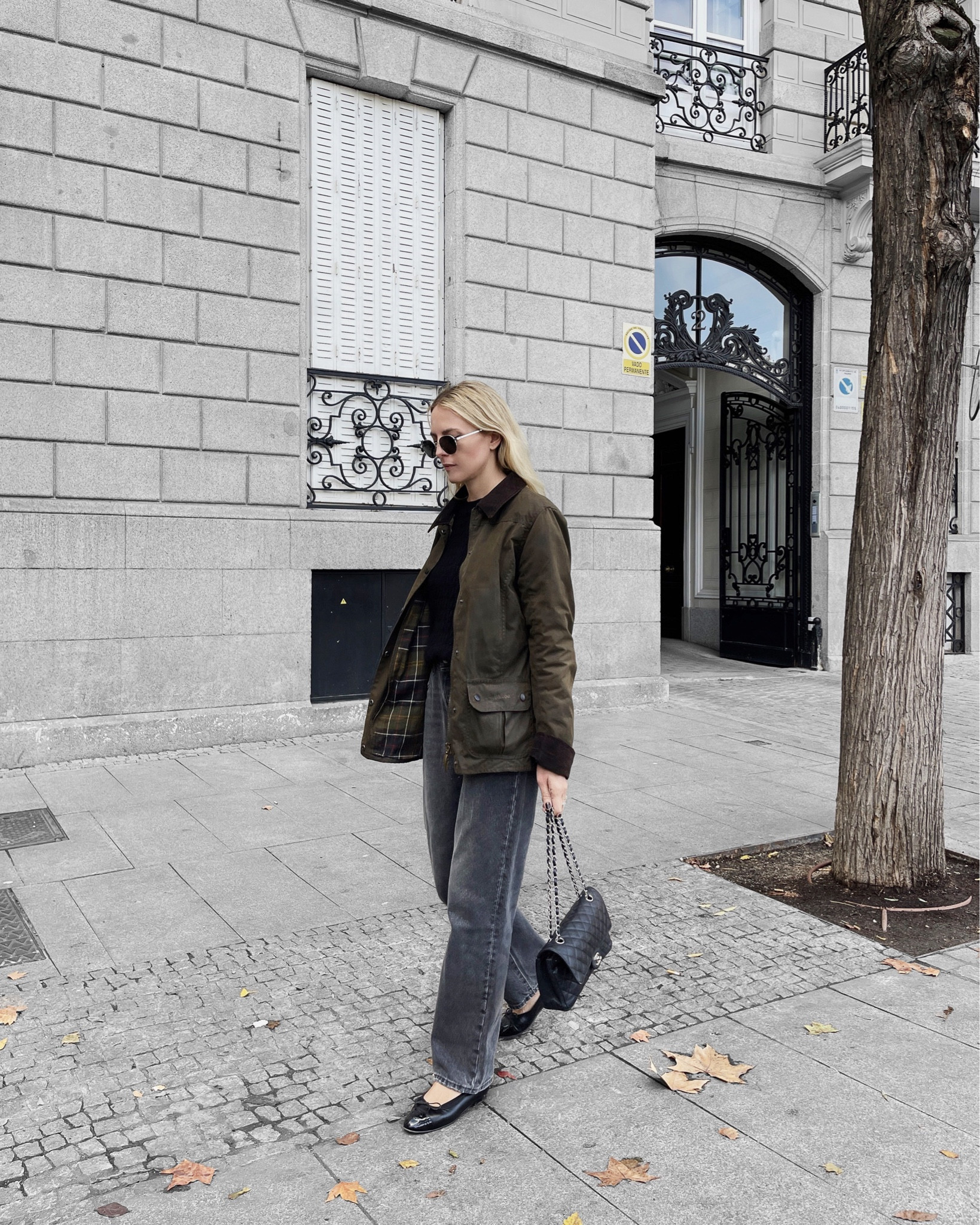 Fall essentials. After the trench coat a Barbour jacket tops the list for autumn classics, what do you guys think? Mine has been going strong after twelve years! 
.
.
.
.


#LTKeurope