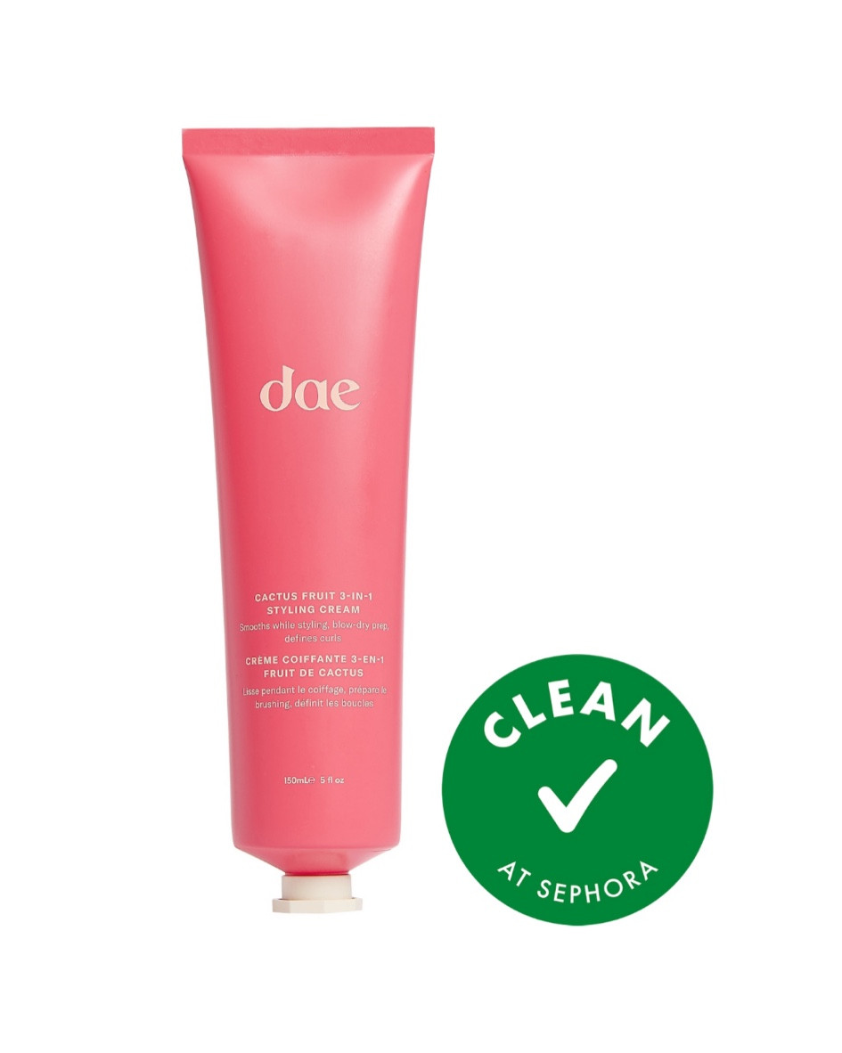 My staple for slicked back hair for the summer! Oh, and it smells YUMMY!!!🤤 