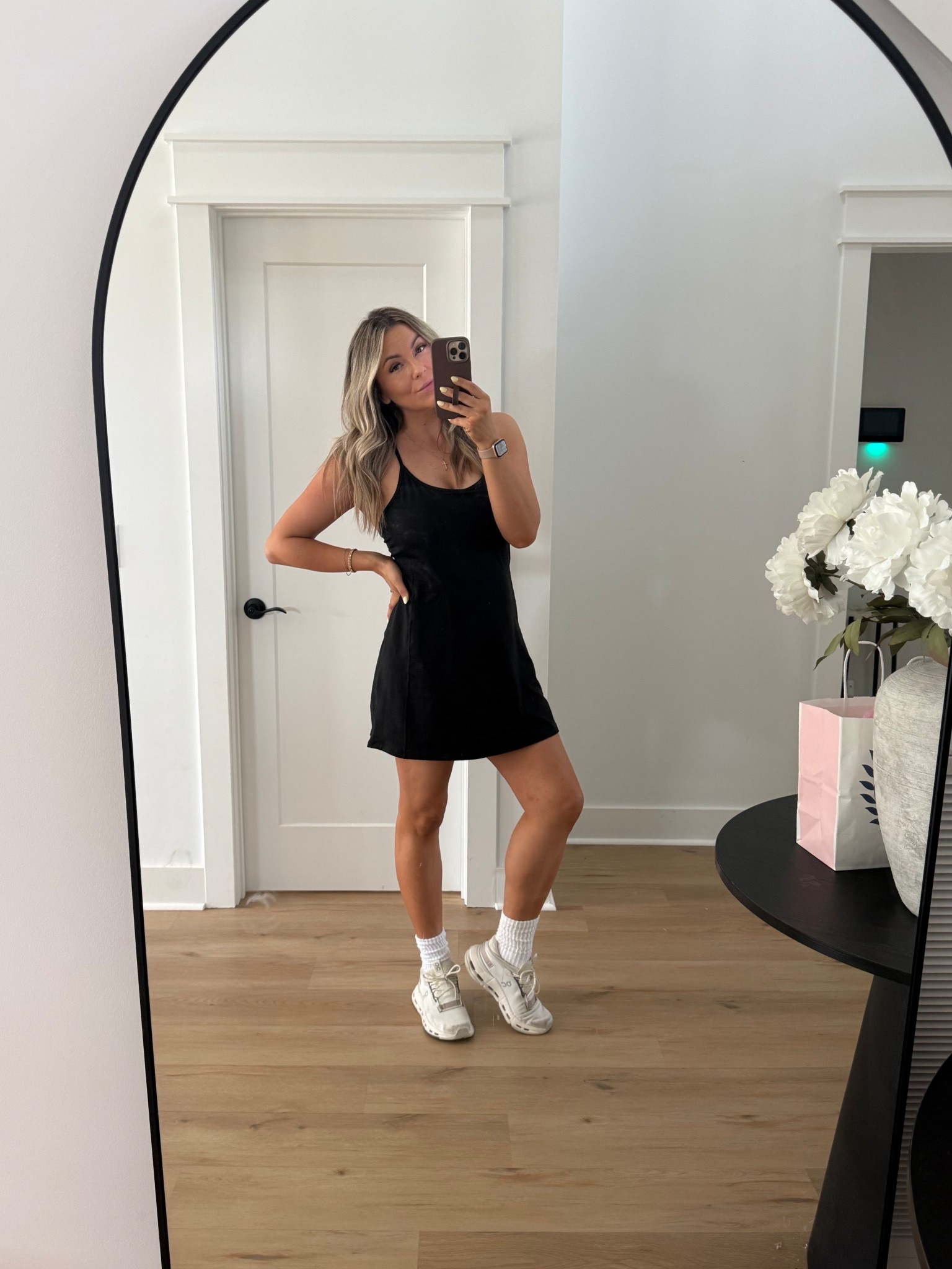 Self tanner that instantly shows color ☀️✨