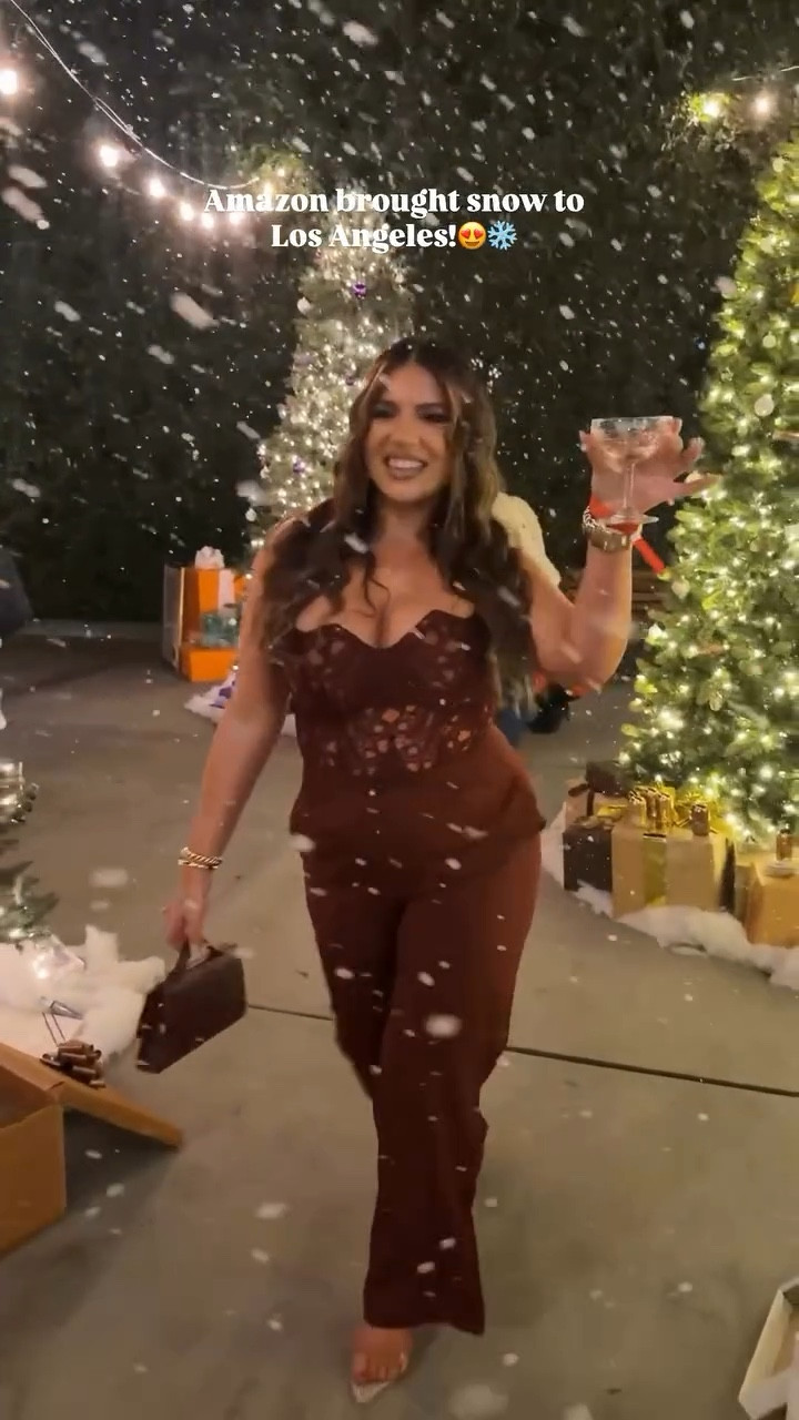 Outfit I wore last night to an Amazon Holiday event! 🎄🎁❄️

This look would be a perfect holiday, birthday, or valentines day look! Wearing a L in the top (nonstretch but TTS) and bottoms (stretchy). Recreate this look in another color too! I linked my accessories and undergarments as well as alternative styles to get a similar look 😘

#LTKHoliday #LTKMidsize #LTKgrwm