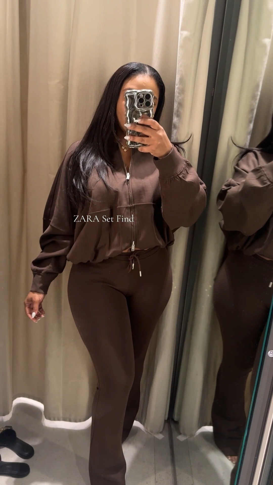 Zara Set Find. Winter Find 

Im wearing a size small for Top and medium size for bottom

5”4 44 hips 170lb 

Everything Pinned in my LTK for details.
( Tall Girl friendly) 

New color for the winter season.
Brown color.

INTERLOCK BOMBER JACKET
INTERLOCK FLARE PANTS

#zara #zaranewcollection #zaranewin #winterfit #zarafinds 

#LTKU #LTKActive #LTKFindsUnder100