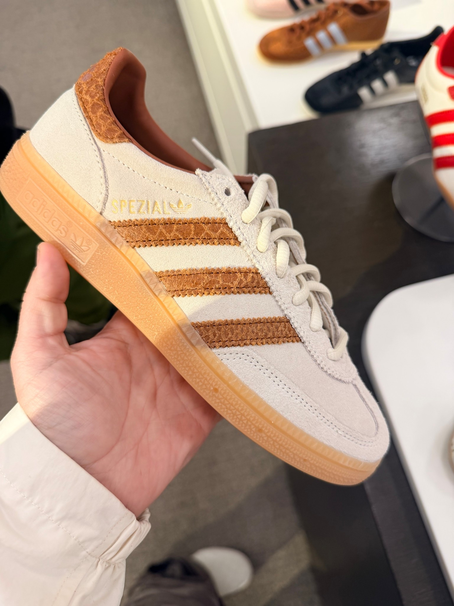 Hello beauties!!!!
My most fav sneakers in a new colors!