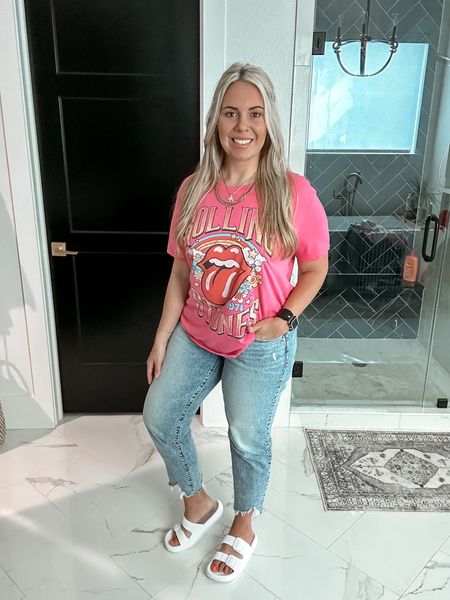 Did my normal size large in The Rolling Stones tee from @walmart and it fits pretty roomy. Doesn’t cover the booty though so size up if your want to wear it with leggings. #walmartpartner #walmartfashion 

#LTKcurves #LTKFind #LTKfit