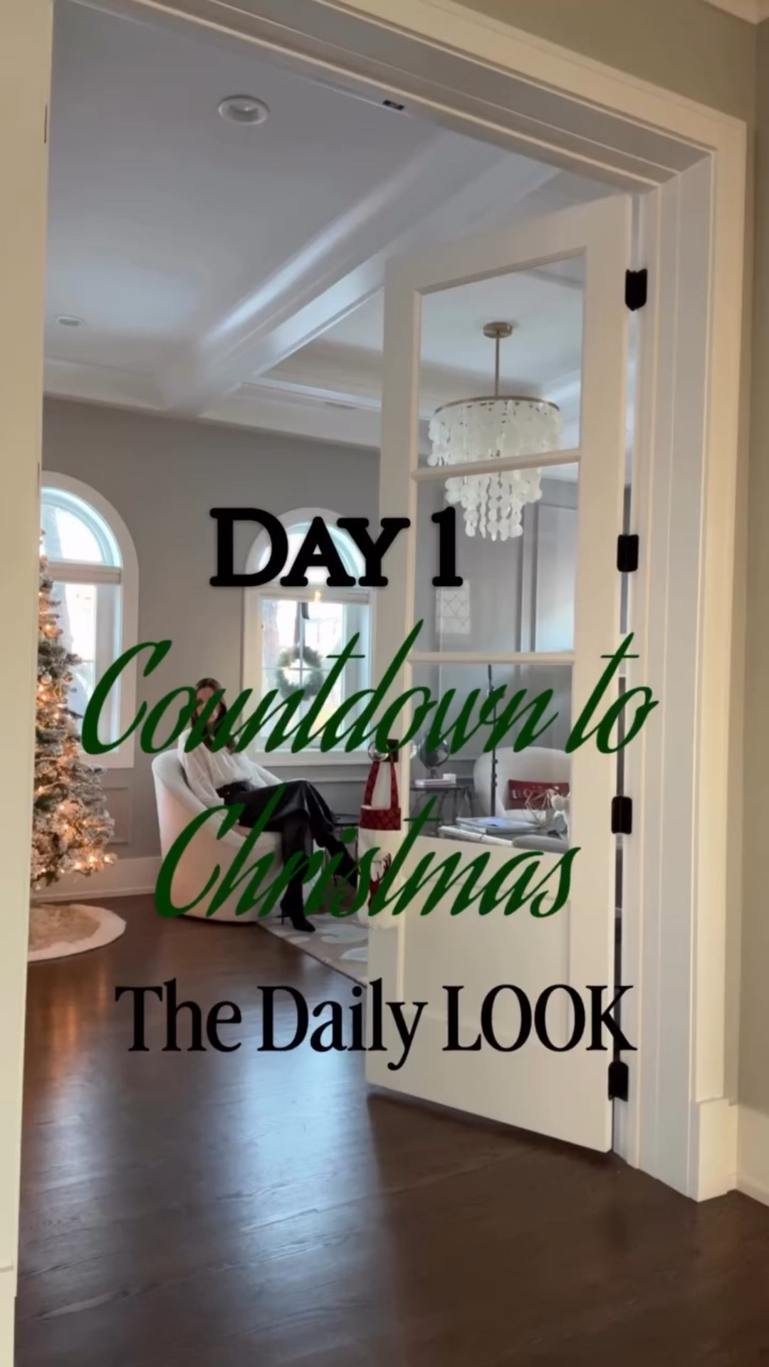 Countdown to Christmas: The Daily Look | Day 1

Brunch yesterday with friends called for a little sparkle✨
New faux leather pants from Zara, a vintage Stella & Dot top with a subtle gold thread (because it is sparkle season), and heels from my wardrobe that have stood the test of time.

Follow along for some outfit inspo in the countdown to Christmas 🎄