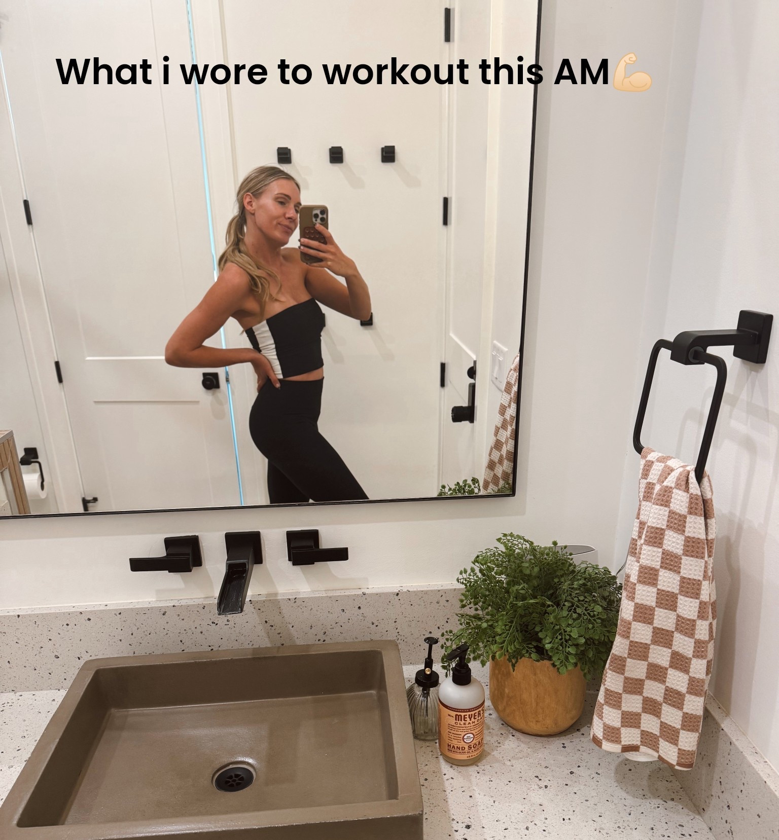 What I wore to workout this am💪🏻
My top on major sale!!🖤

#LTKSaleAlert #LTKFindsUnder100 #LTKActive