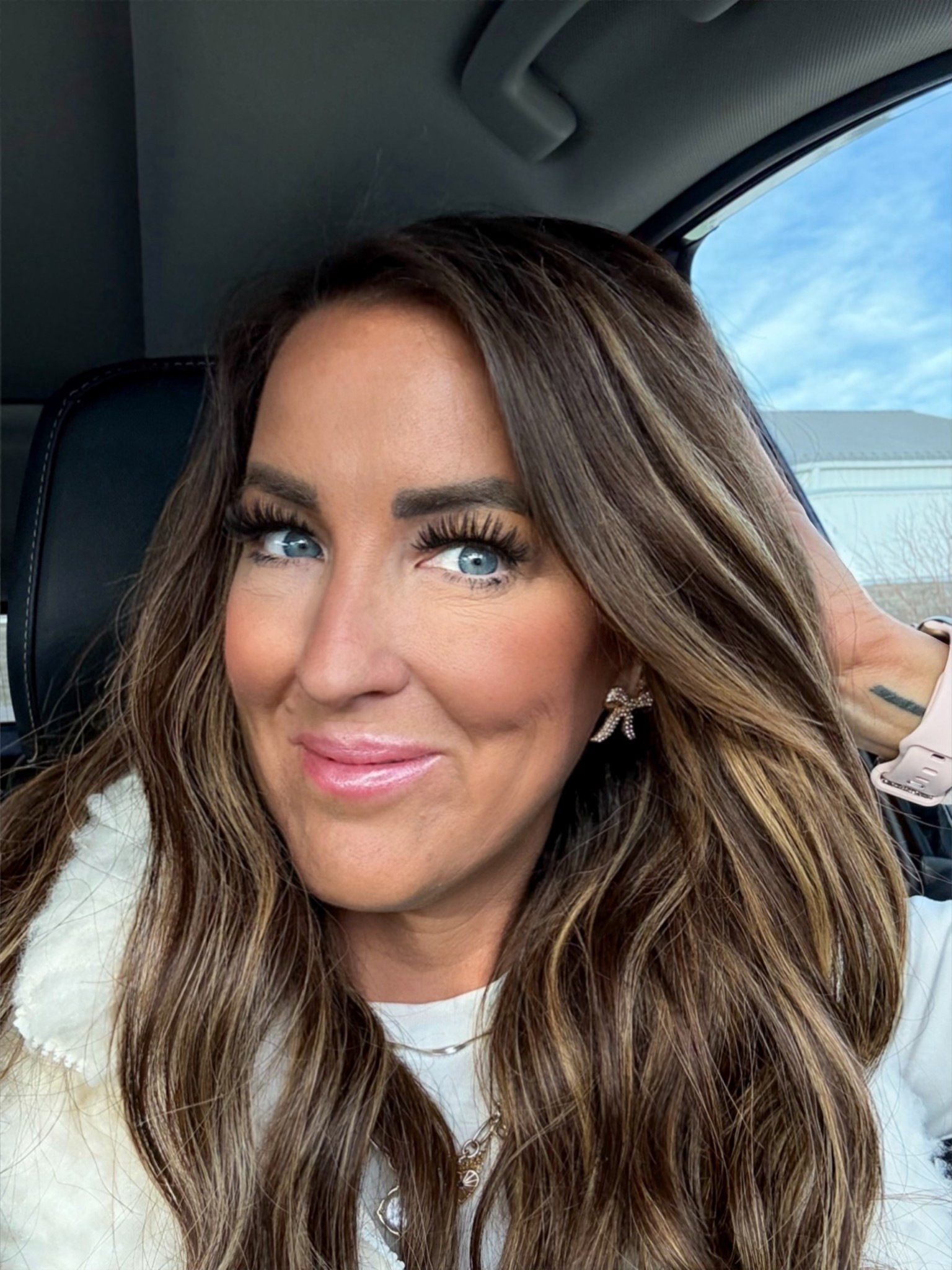 Just taking a moment for this super soft vest and gold bow earrings on a beautiful November day 🎀✨🤎

Teacher outfit, vest, bows, mom life 