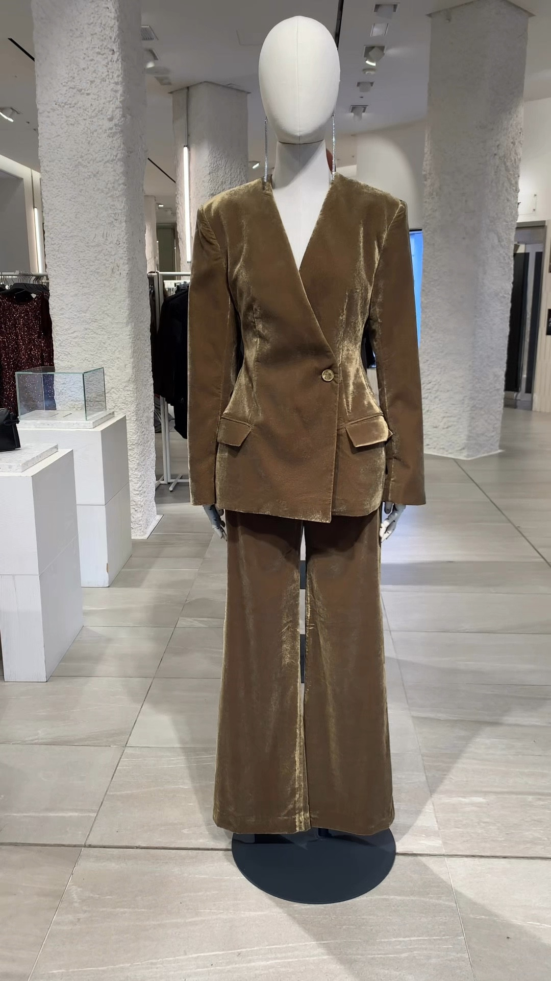 Come to discover H&M's Holiday 2025 Drop 🎉🎄 So gorgeous pieces for your party looks. 

Tags: H&M, night look, holiday 2025, party dressing, party look, sequin, holiday outfits. 

#LTKpartywear #LTKstyletip #LTKdatenight