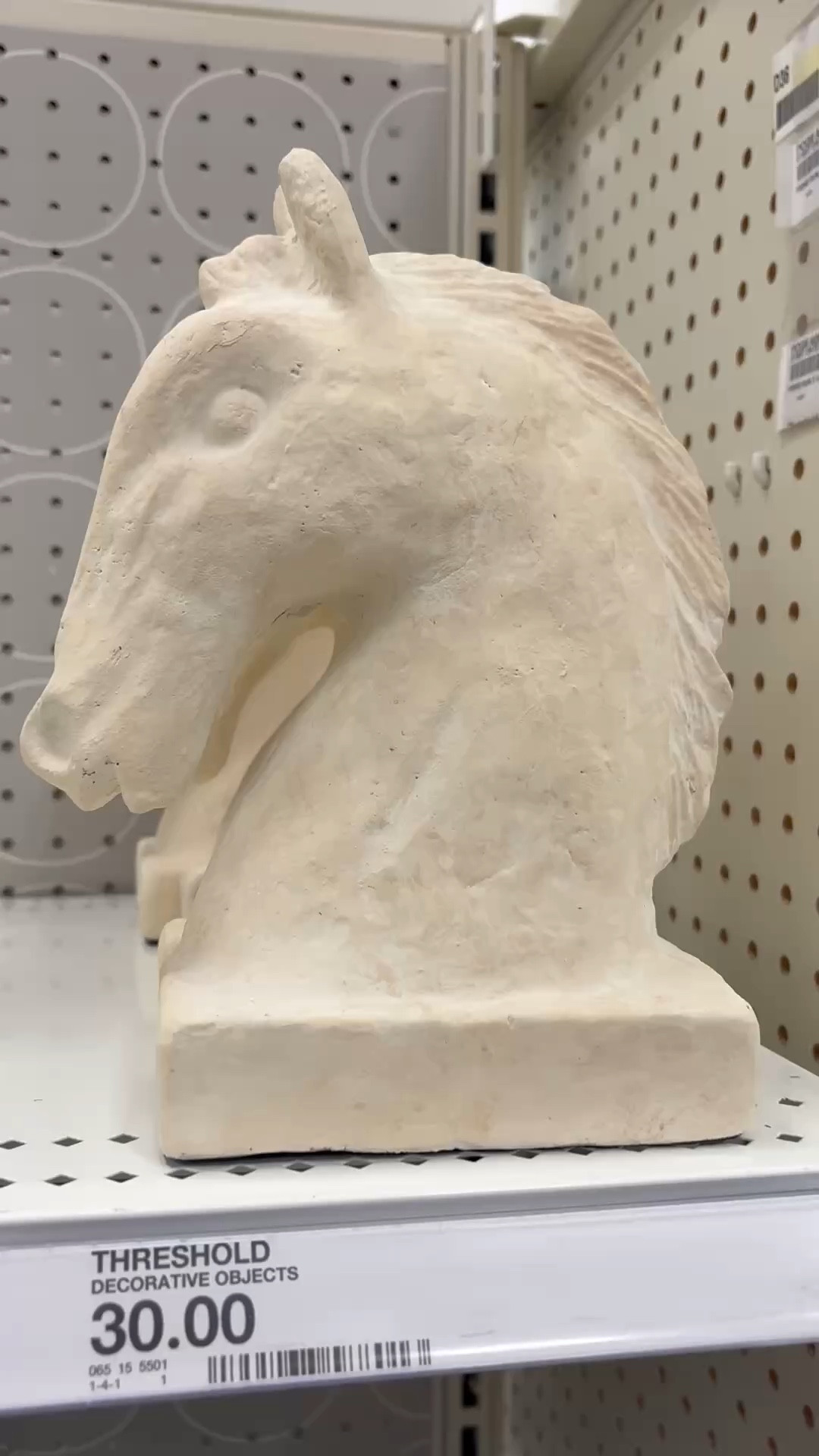 Target’s most recent decor is so beautiful.. looks for less that totally rival Pottery barn and the other high-end stores. Grab one of those beautiful vases and add some stems, or grab a faux plant that is already in a gorgeous vase. These pottery/chunky vases, bowls and decor are on trend right now for sure. Yes, I left with a few things. 🤩 ￼