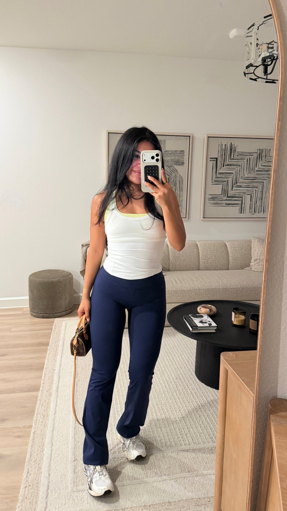 Code ANA25 works on the bra + leggings 🍋‍🟩🍋‍🟩 Wearing small in both and 4 in the tank!!