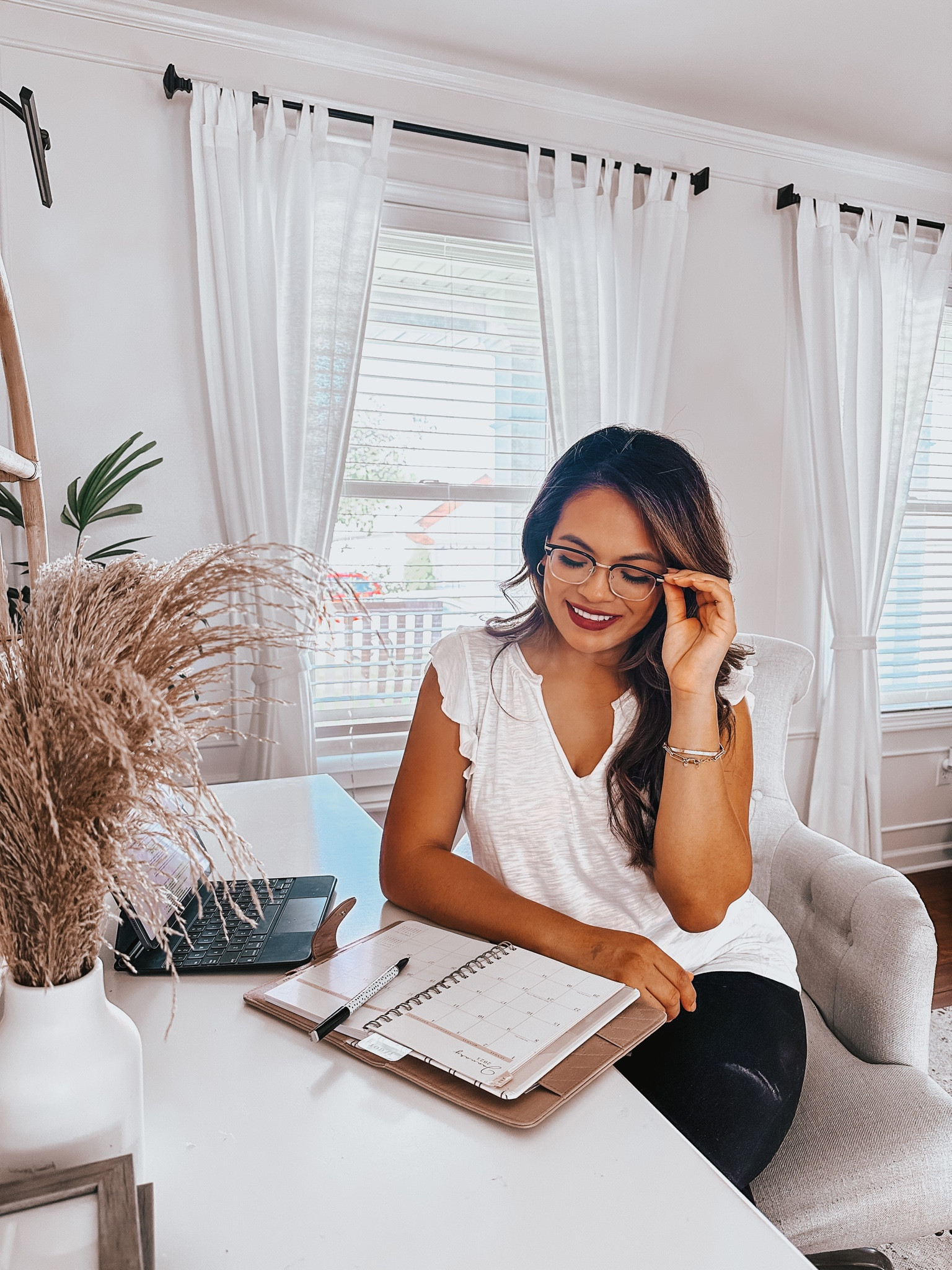 #AD Check out the trendiest frames I found at Walmart! When you update your eye prescription and buy one pair of prescription glasses, you get 20% off each additional pair.  Shop the trendiest glasses!

#WalmartPartner #WalmartVision #liketkit
