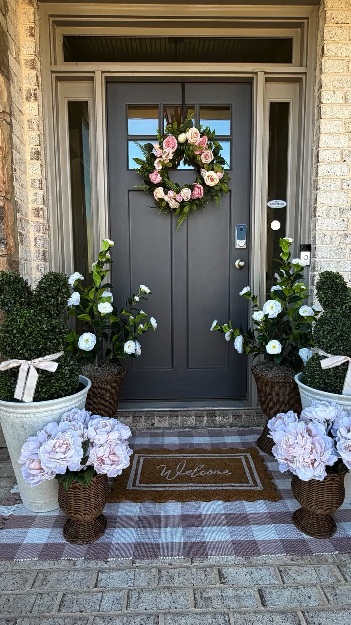 Spring is almost here and I couldn’t resist giving our front porch a simple Easter refresh 🌸🐰🌷


We’ve had 75° weather here in Atlanta the last couple days and it officially has me in full spring mode — and Easter is just around the corner 🌷

#springdecor
#frontporchdecor
#easterdecor
#walmartfinds
#seasonaldecor

#LTKHome #LTKSeasonal
