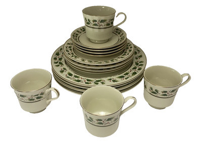 16 Pcs Vtg Holly Holiday Dish Christmas Gold Rim 4 Settings Dinner Lunch Plates | eBay US