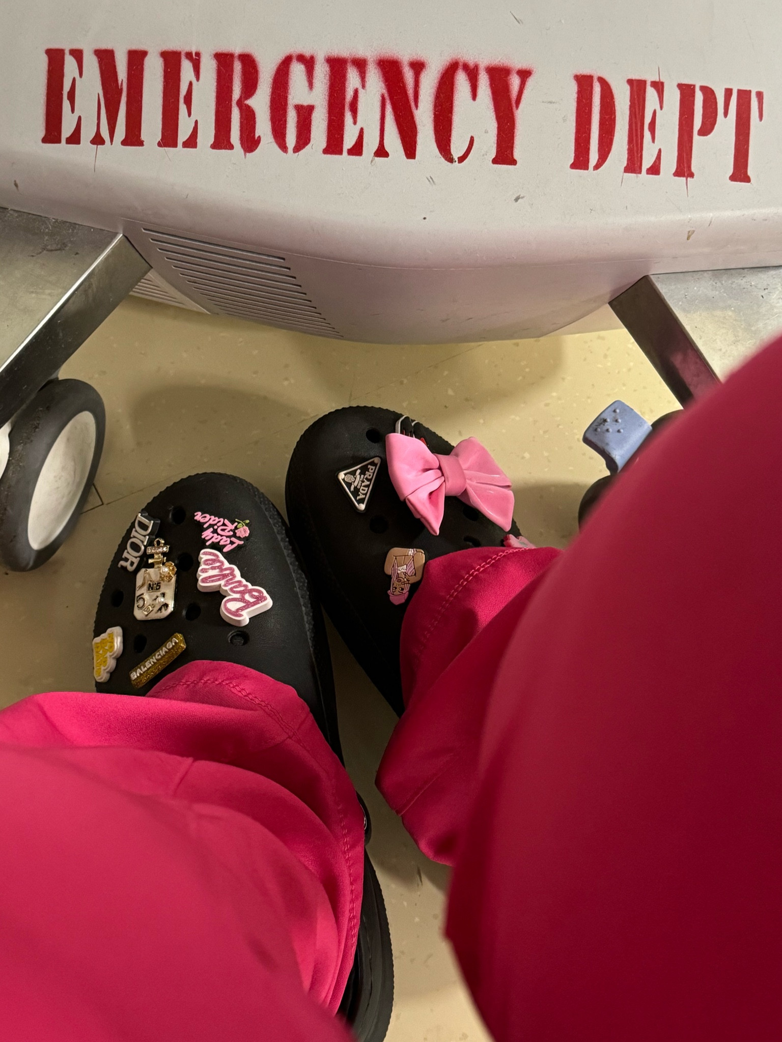 The only comfortable shoes I wear to work.. + make it girly 💅🏾💓
