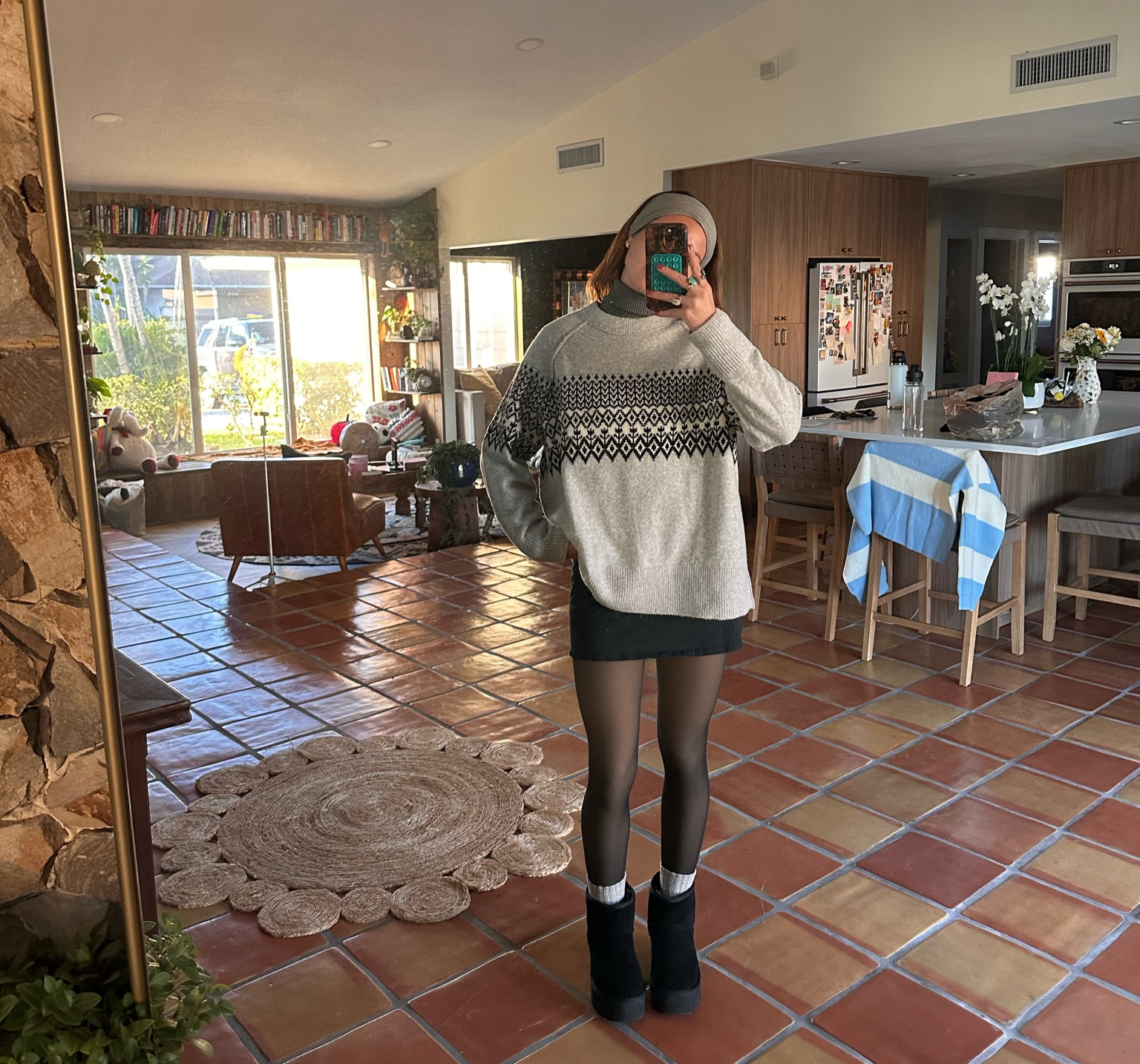 The world’s coziest sweater. Love a fleece lined tight. And a sock & sweater sandwhich moment. 🧦🩶💫