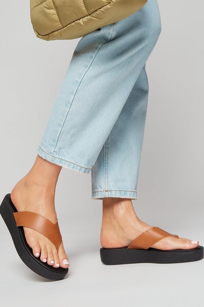 Buy Faith Leather Jayla Platform Flip Flop for GBP 24.50 | Dorothy Perkins UK | Dorothy Perkins (UK)
