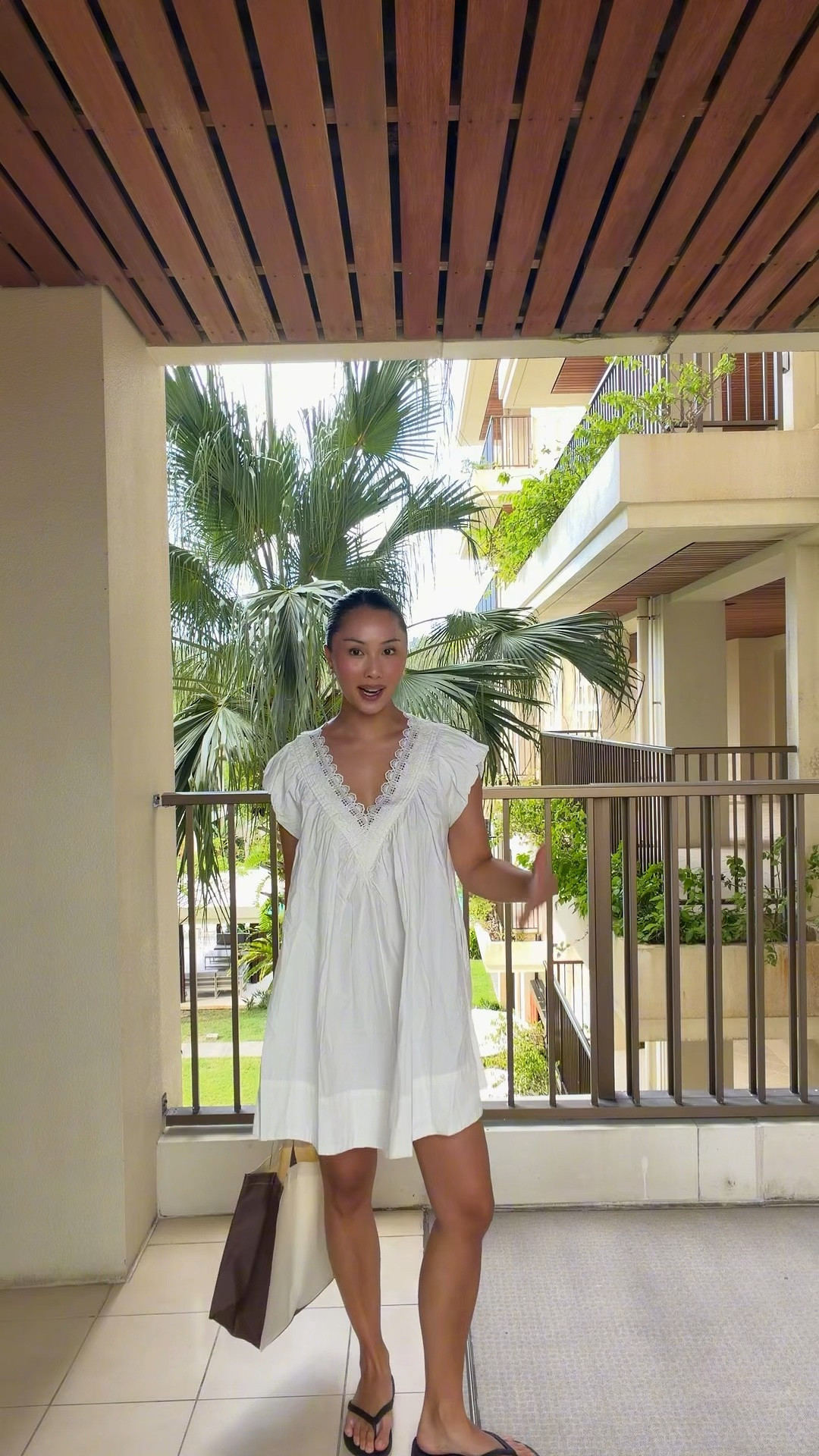 nothing better than spending all day in the sun and throwing on a white dress on for dinner 🤭👏🏽☀️ dress is over 50% right now and wearing XS
