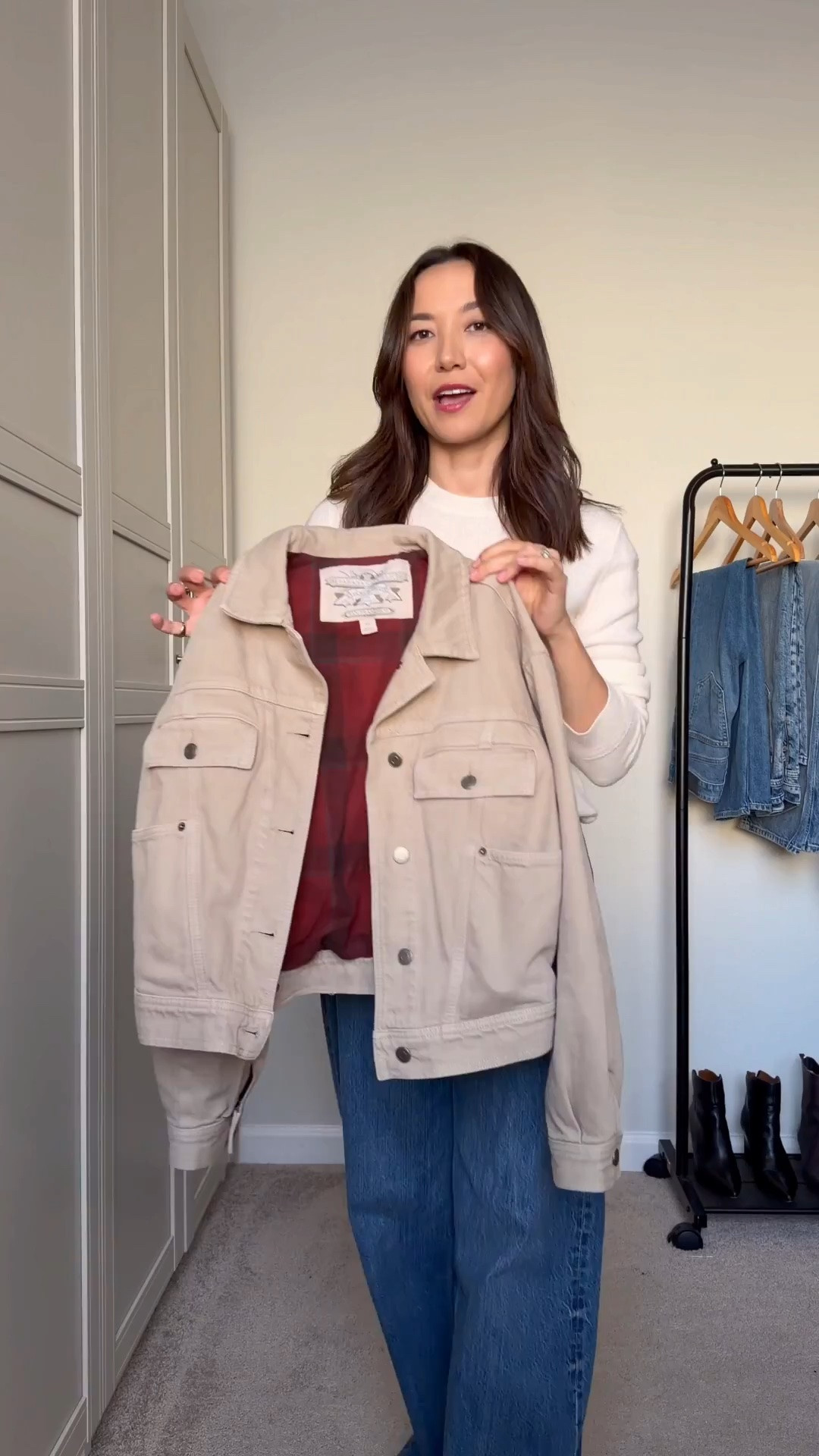 Casual outfit 

Denim jacket xs - boxy fit, runs oversized 
Abercrombie jeans - sized down one, 24 regular 

Fall outfit / casual chic fall outfit with boots