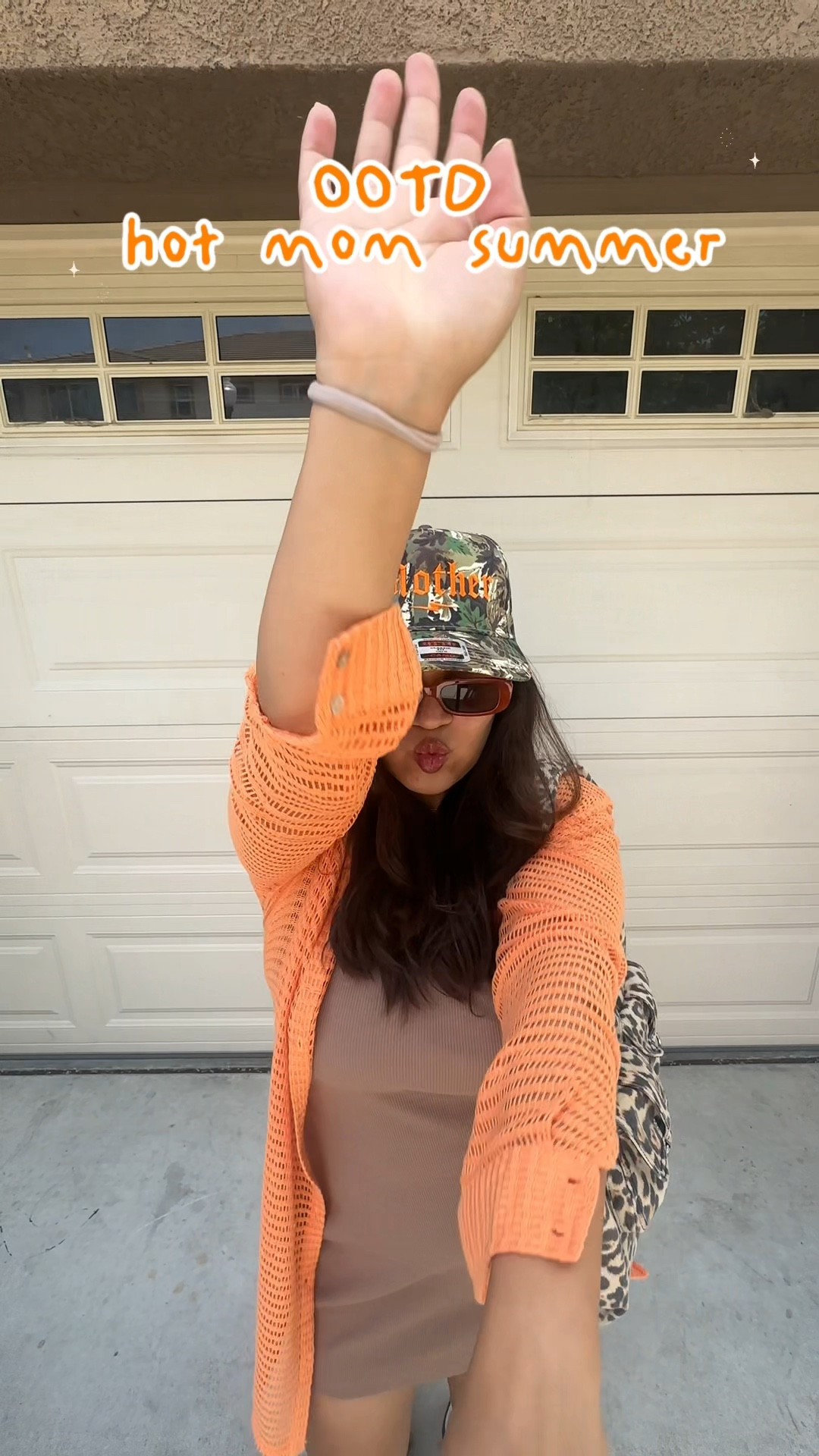 Who else is ready for a hot mom summer!? Shop my favorite hat from slater vintage 