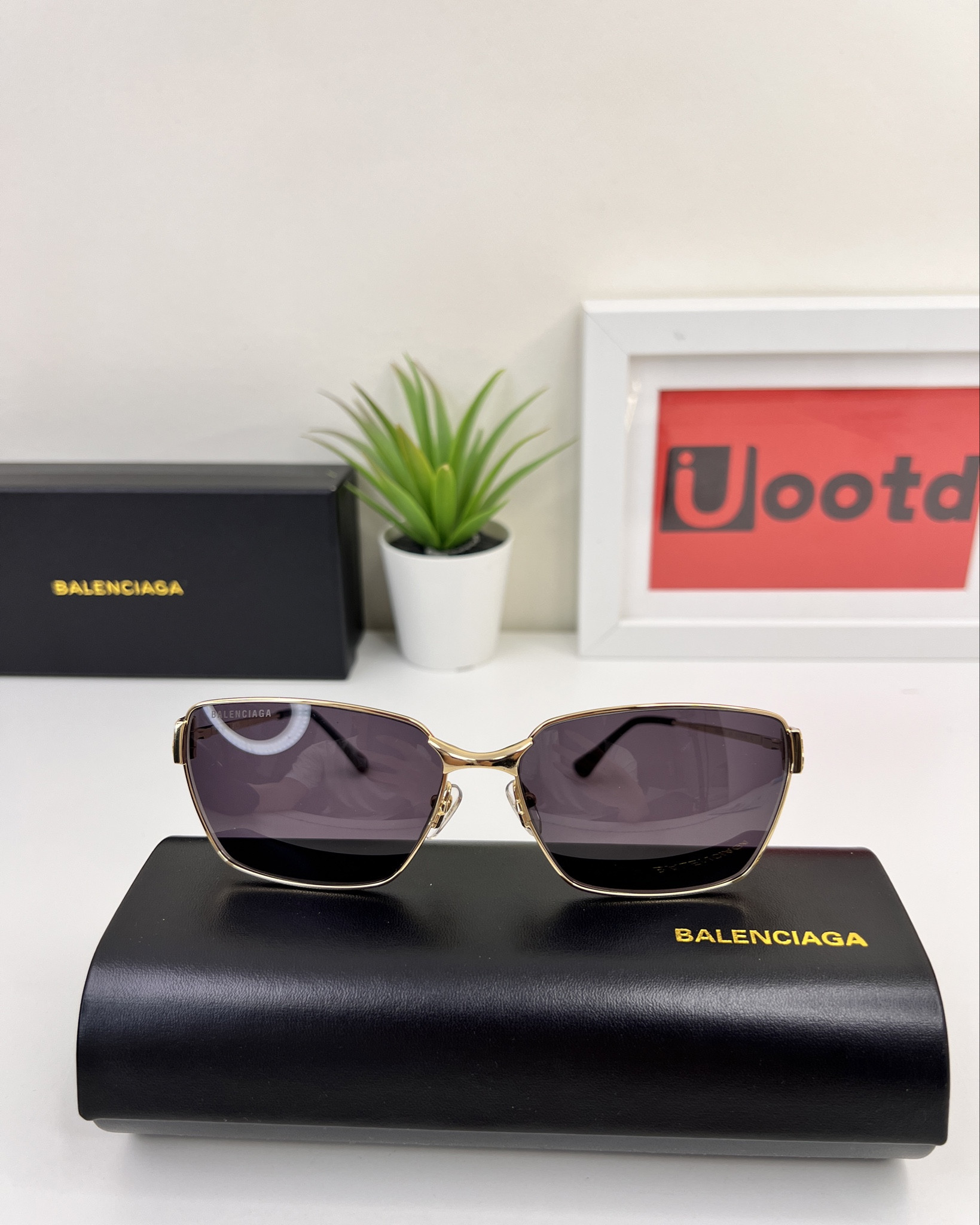 Balenciaga sunglasses golden  color frame glass 

#LTKfindsunder100 #LTKtravel #LTKGiftGuide