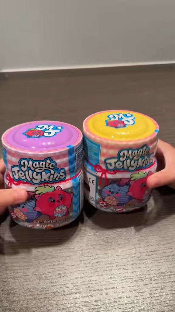 Watch this Magic Jellykins 3-Inch Water-Activated Surprise Toy unbox live! 💦✨ Which of the 20 collectible styles will we get?! These squishy sensory toys are perfect for tactile play, surprise reveals, and toy collectors of all ages. Comment below which style you think we’ll find! 👇🧸

#MagicJellykins #SurpriseUnboxing #SatisfyingUnboxing #SquishyToys #ToyReveal #WaterActivatedToy #BlindBox #ASMRUnboxing #ToyCollector #KidsToys #ViralToys #UnboxingVideo #MysteryToy #SensoryPlay #ToysForKids

#LTKcanada #LTKkids #LTKgiftguide