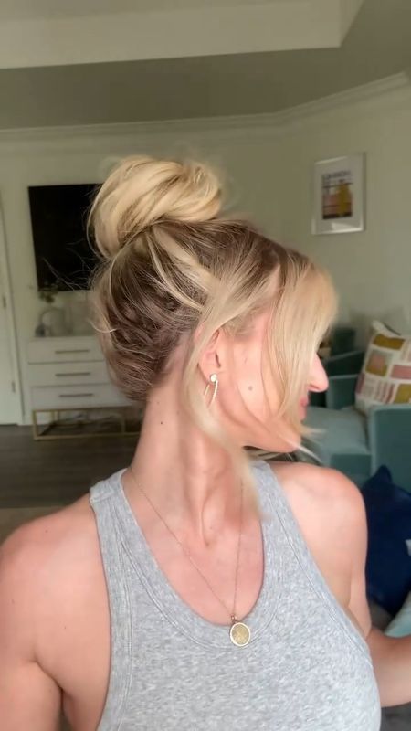 Messy bun tutorial 
90s hairstyle 

#LTKbeauty