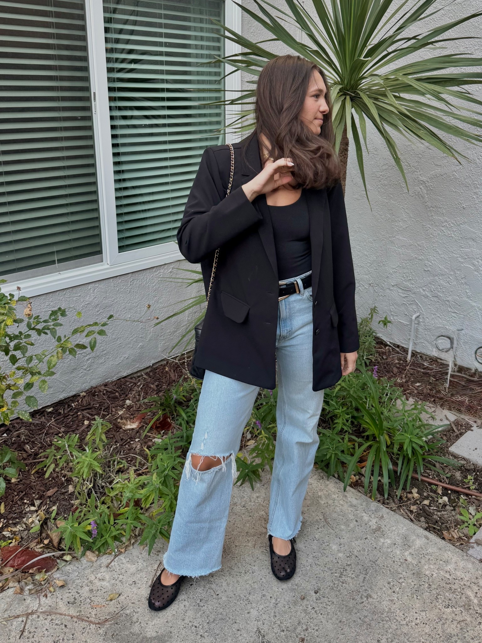 Casual date night outfit 
Blazer: Old Navy  
Jeans/top/shoes/belt: @abercrombie 

Added some other options to recreate the same look!! 

#LTKootd #LTKSpringSale #LTKgrwm