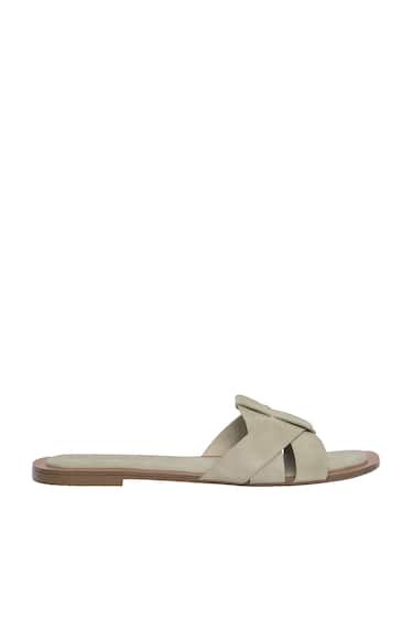Flat crossover sandals | PULL and BEAR UK