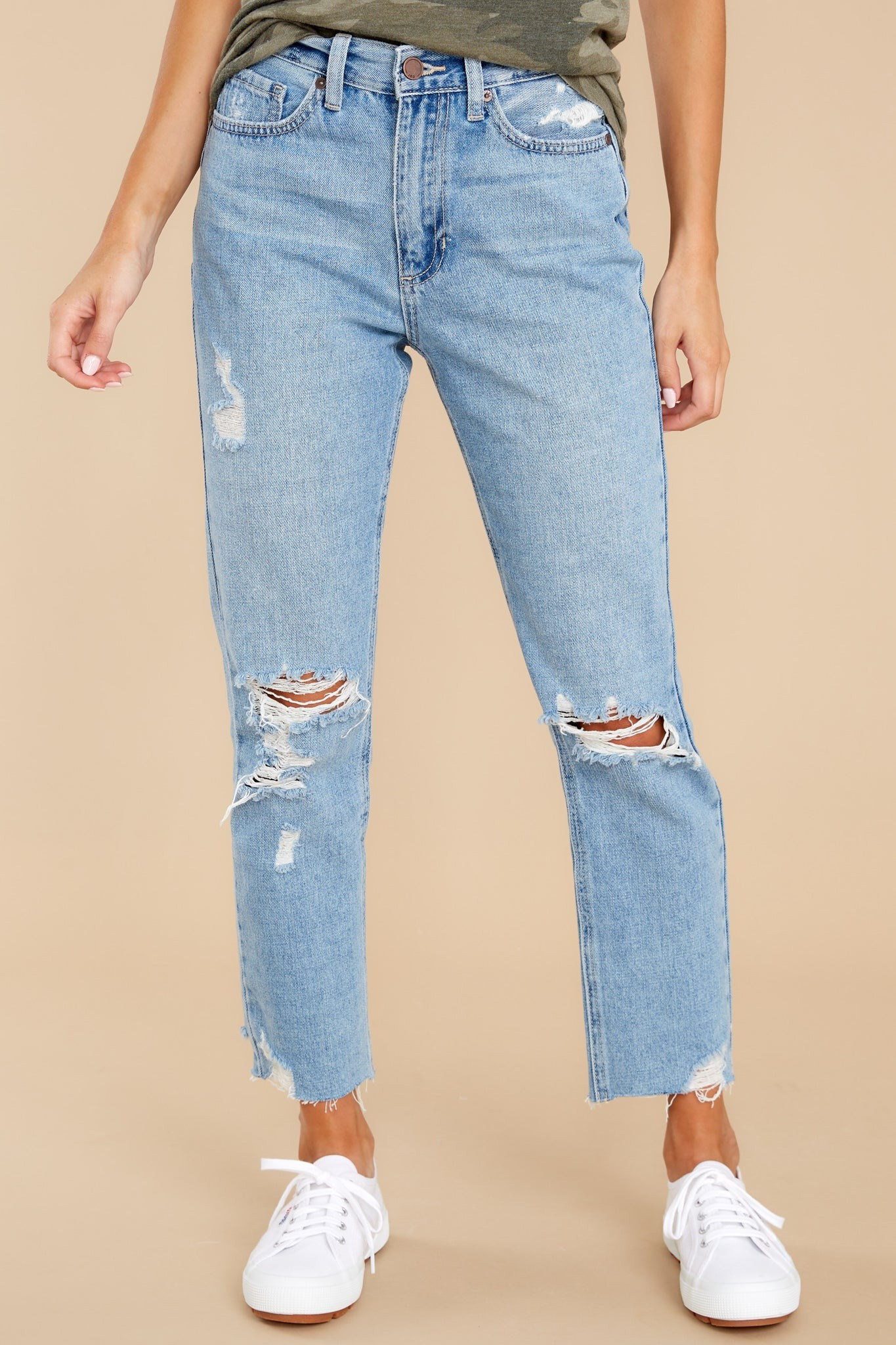 Just USA Heard A Rumor Light Wash Distressed Mom Jeans Blue | Red Dress 