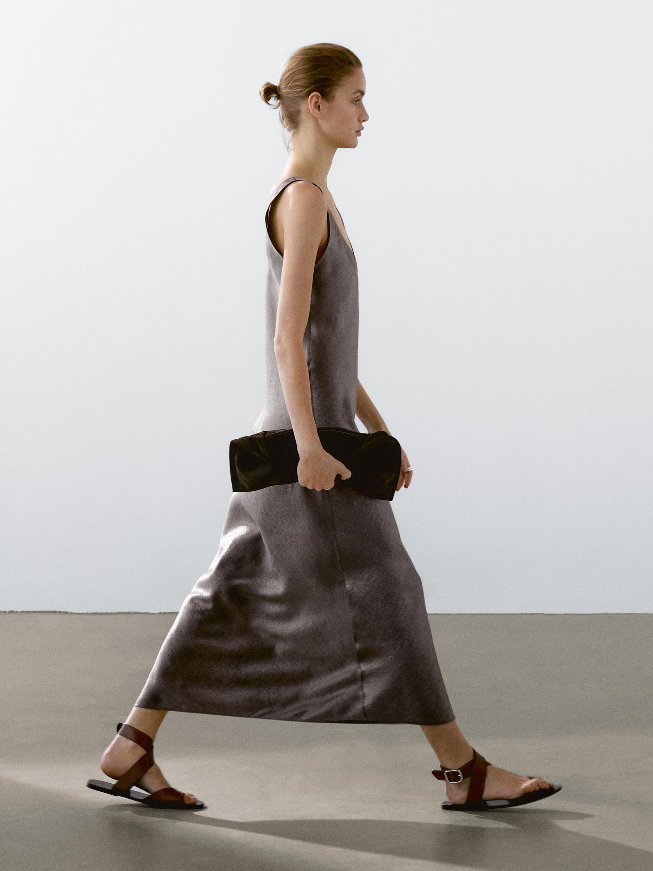 Midi dress made of linen blend fabric with a round neckline. Round front and back neckline. Flowi... | Massimo Dutti UK