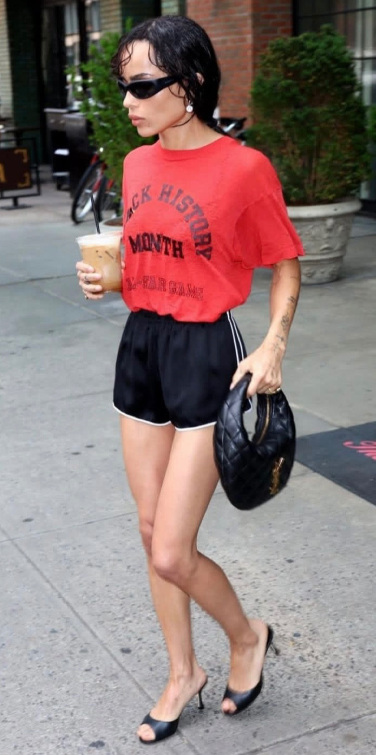 This Zoe Kravitz look has been on my Pinterest board for so long! The look is iconic. I love how this look is casual but chic. Zoe Kravitz is so great at creating these kinds of looks. I’ve recreated the look, but put my own spin on it ❤️  

 