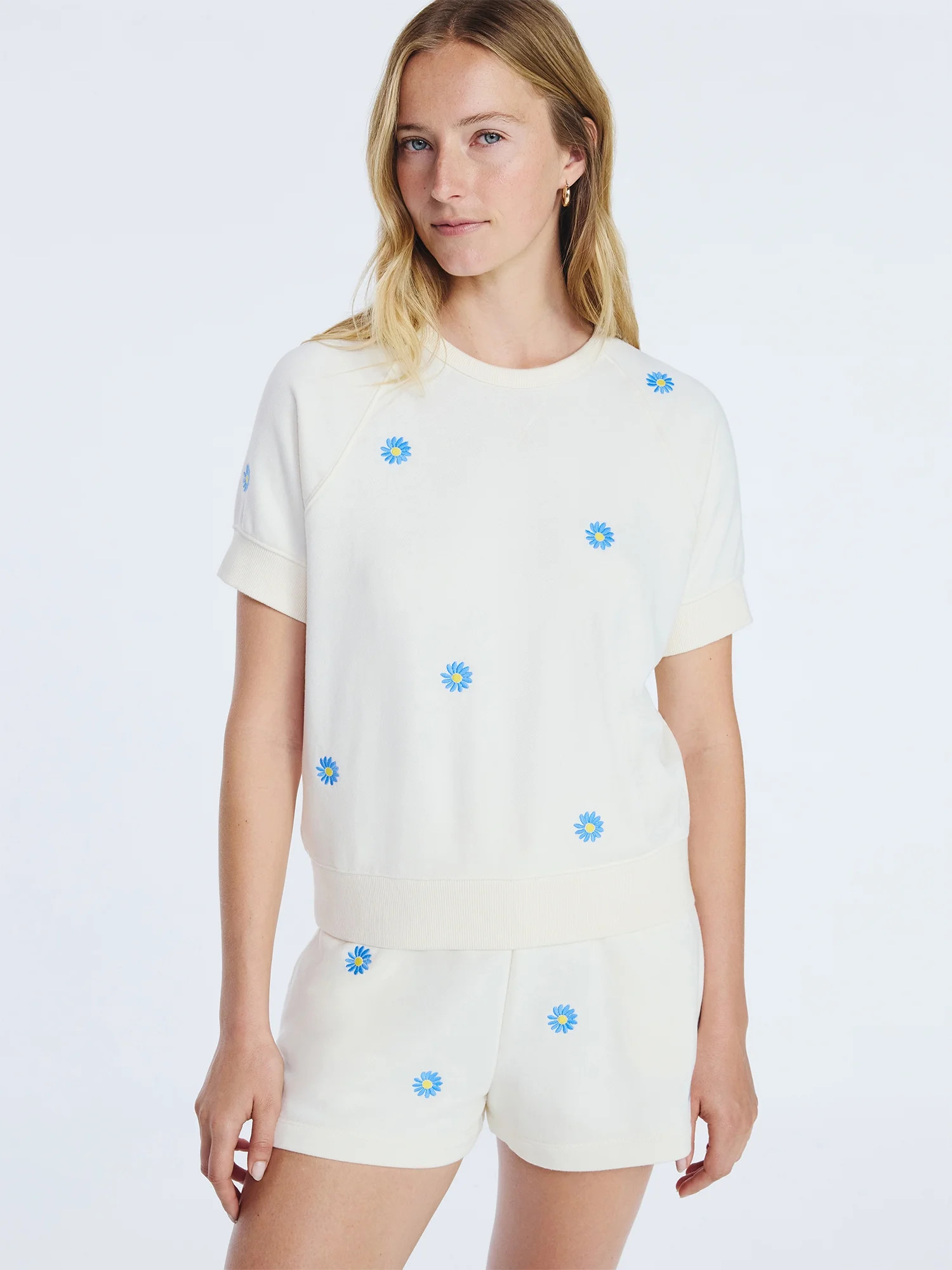 Free Assembly Women's Raglan Sweatshirt with Short Sleeves, Sizes XS-XXL | Walmart (US)