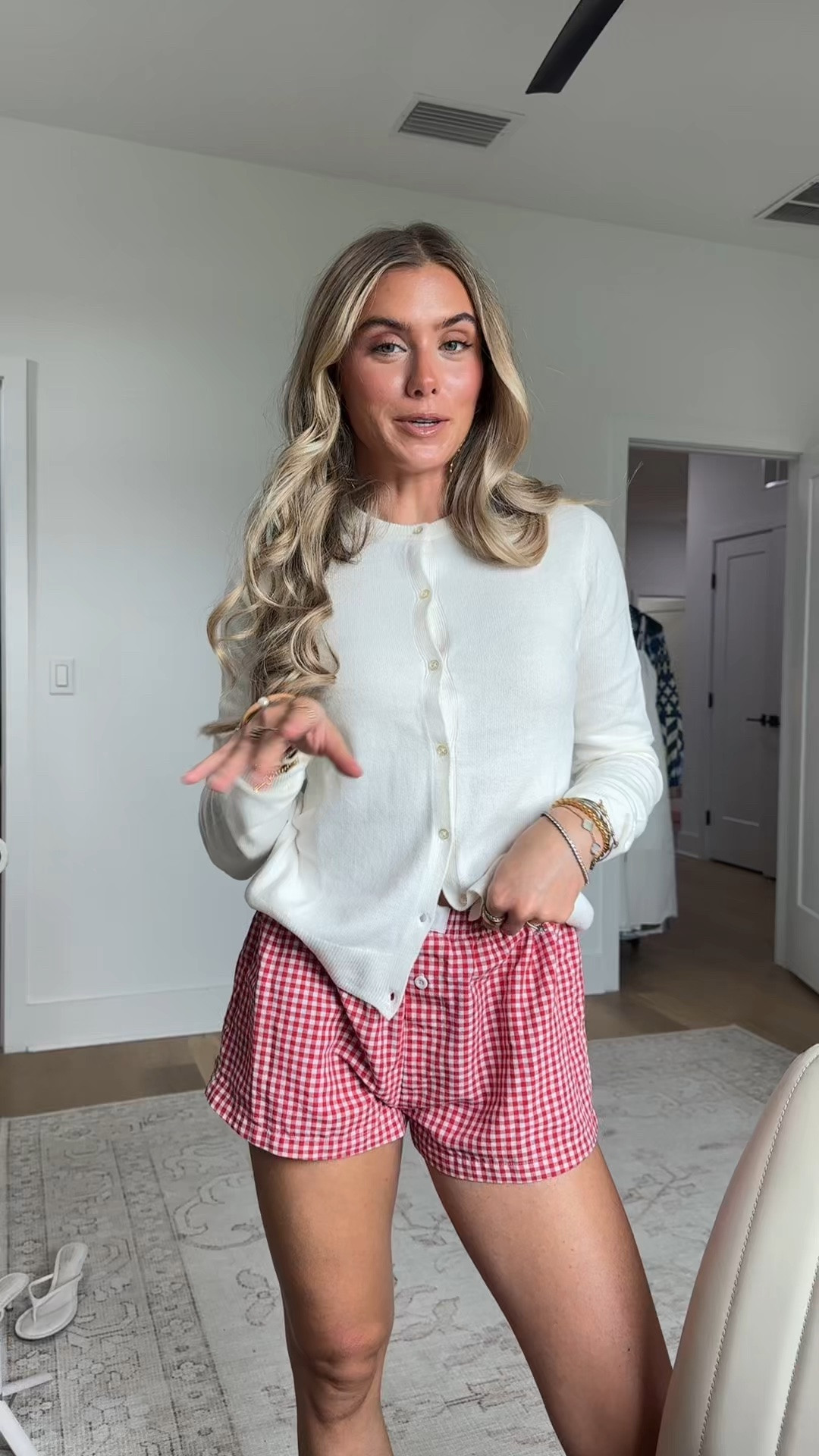 Gap cashsoft cropped cardigan size small. I sized up! Our bestselling fabric that feels cashmere-soft. Crafted in a midweight plush yarn. Refined with a special brushed technique. It's everyday luxury.

#LTKootd #LTKSeasonal #LTKSaleAlert