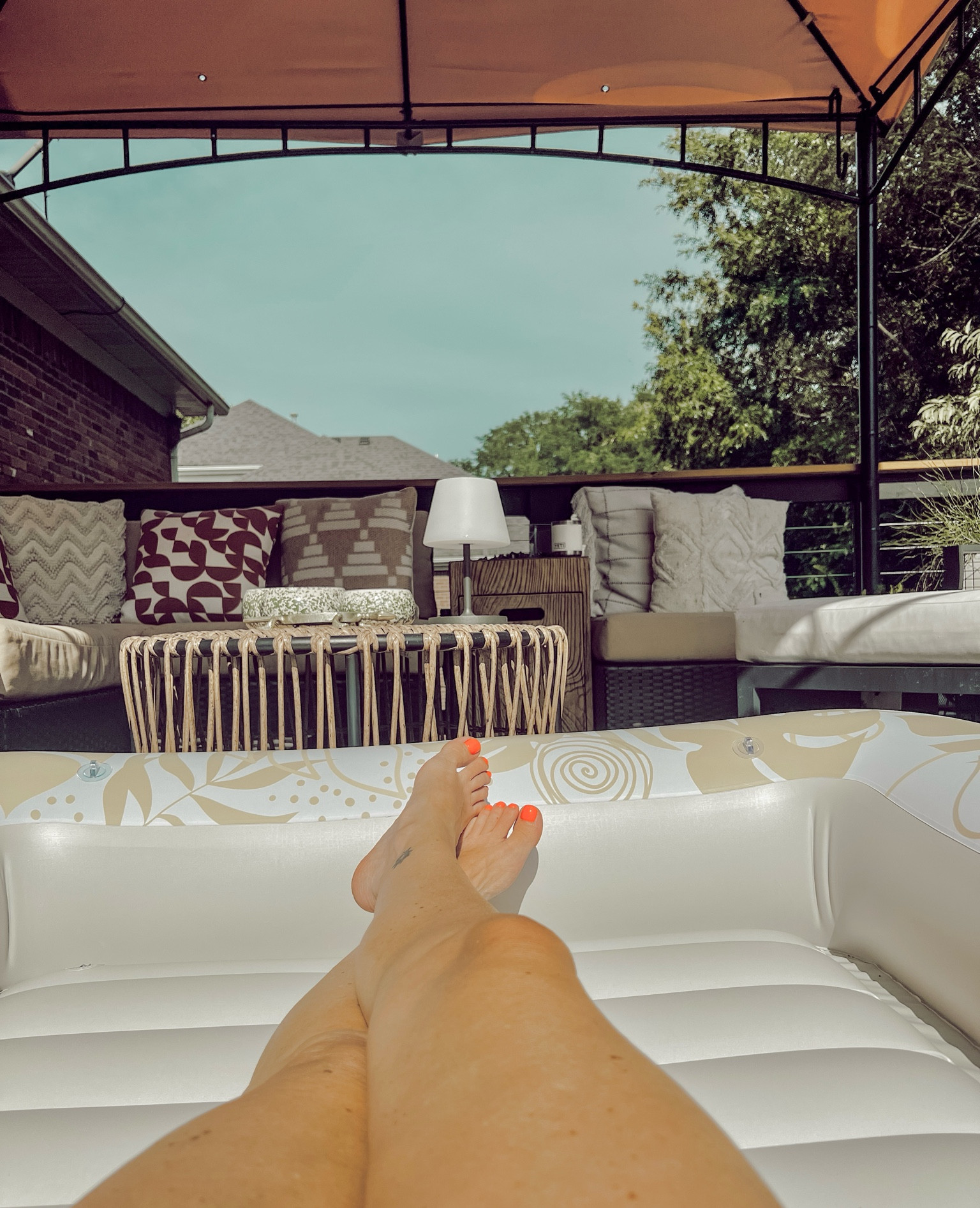 When you don’t have a pool in your backyard, you get an Inflatable tanning pool for the deck ☀️💦

#LTKSeasonal #LTKfindsunder50